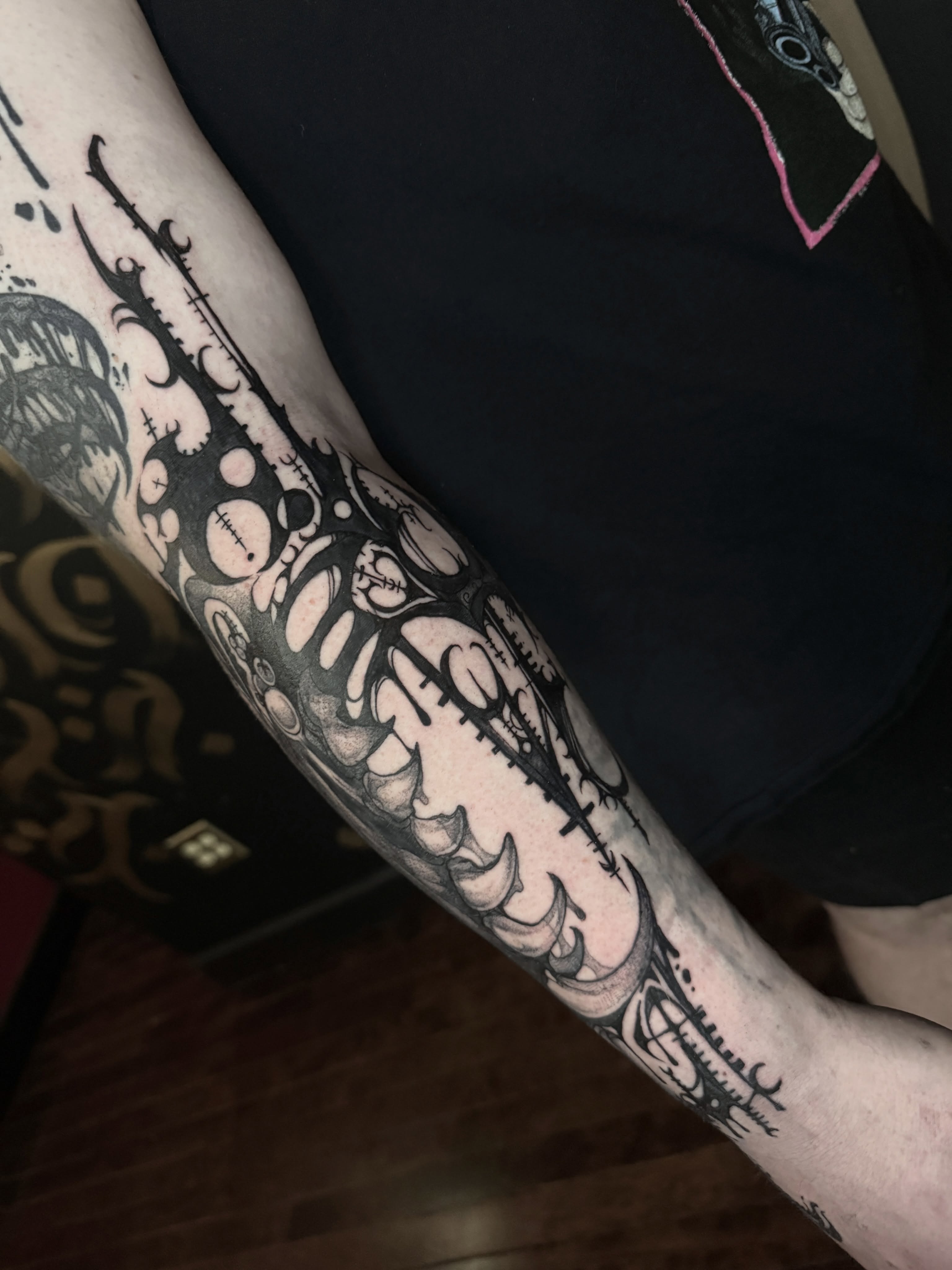 Tattoo by @blackmeddle — black_and_grey, geometric