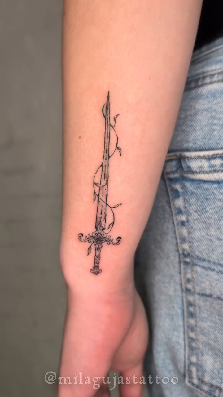 Tattoo by @milagujastattoo — fine_line, illustrative