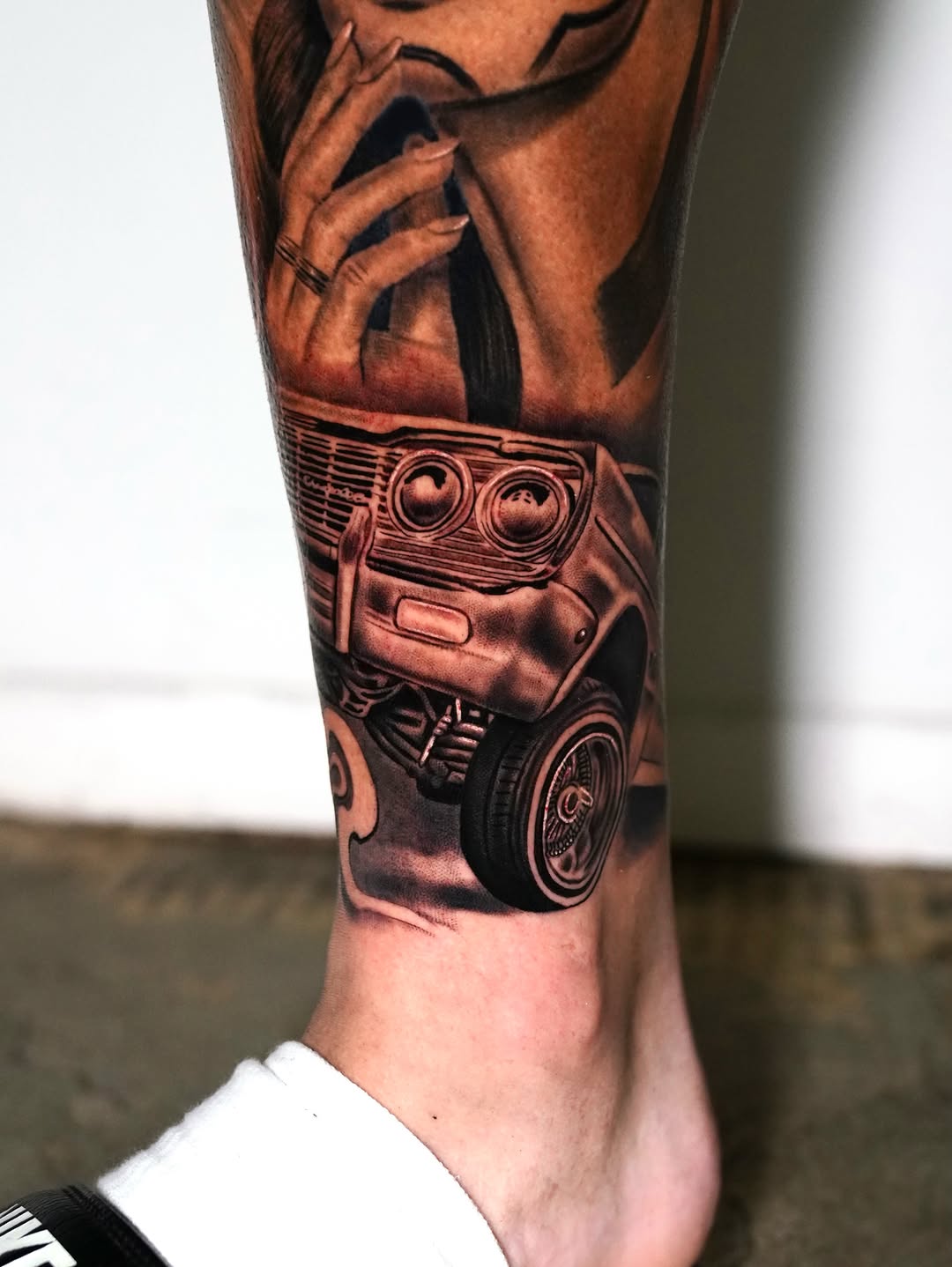 Woman's hand and classic car realism tattoo on the forearm by Luis Peña