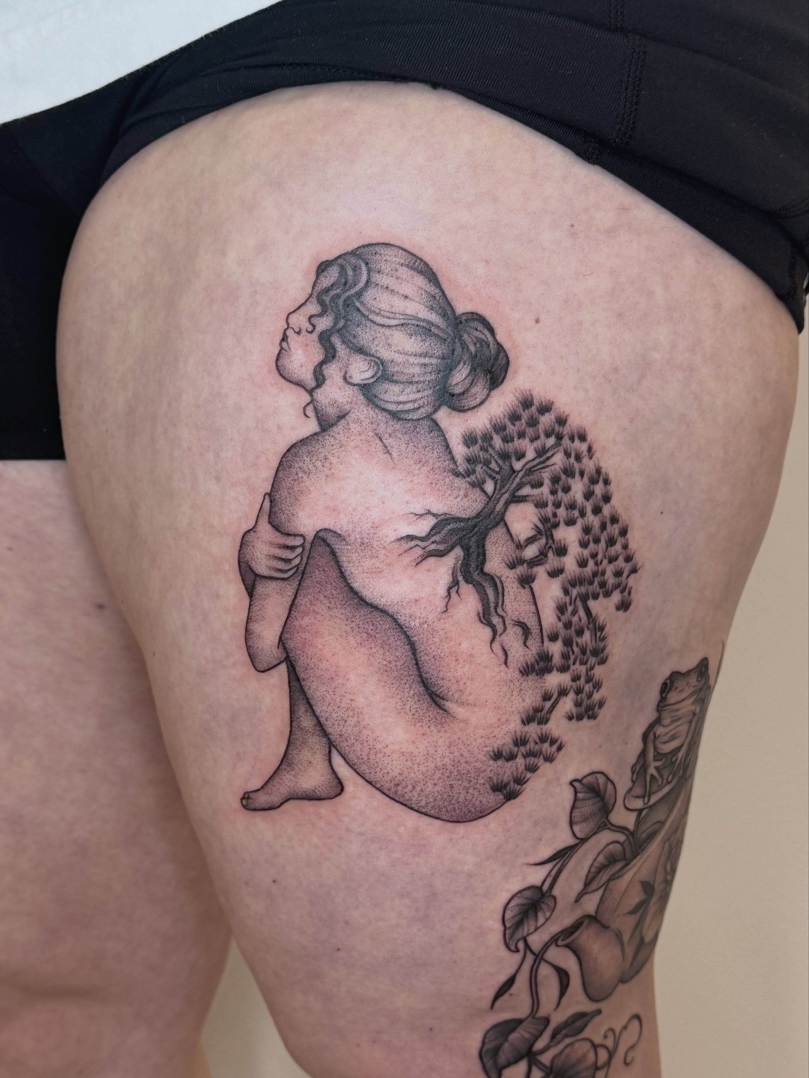 Tattoo by @taracrespitattoos โ dotwork, realism