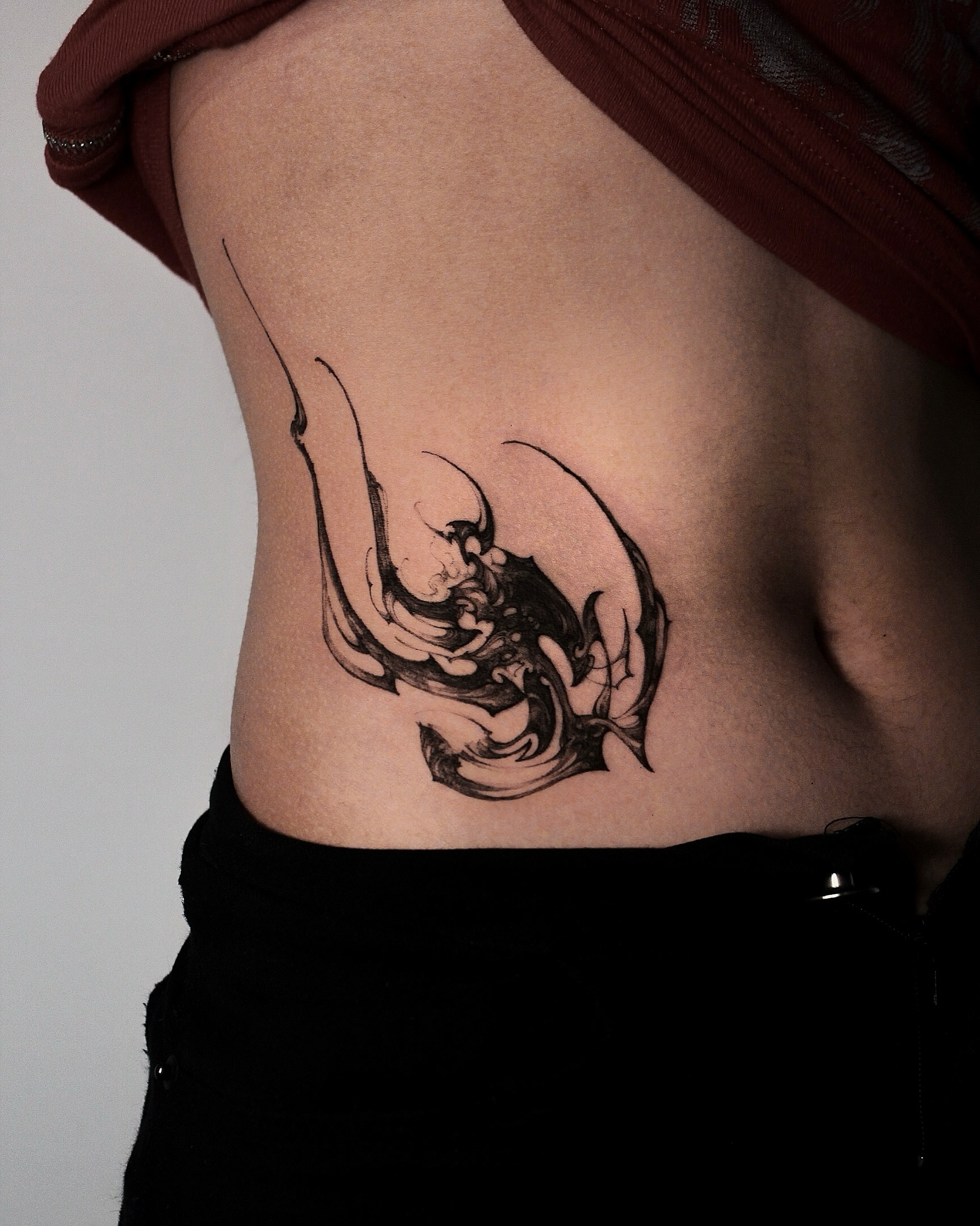 Tattoo by @hynngloomy — black_and_grey