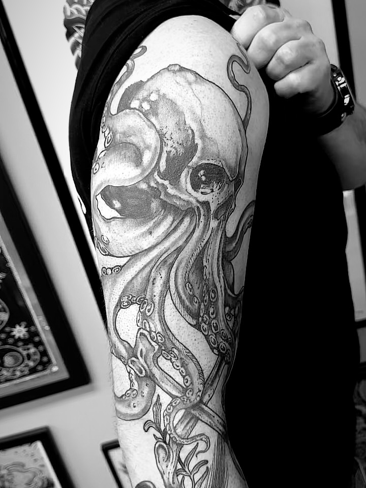 Octopus and skull realism tattoo on the upper arm by Joe Khay, Hackettstown, New Jersey