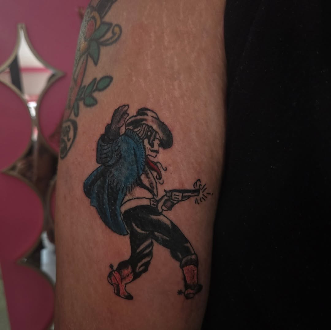 Tattoo by @bugpin7rl — american_traditional