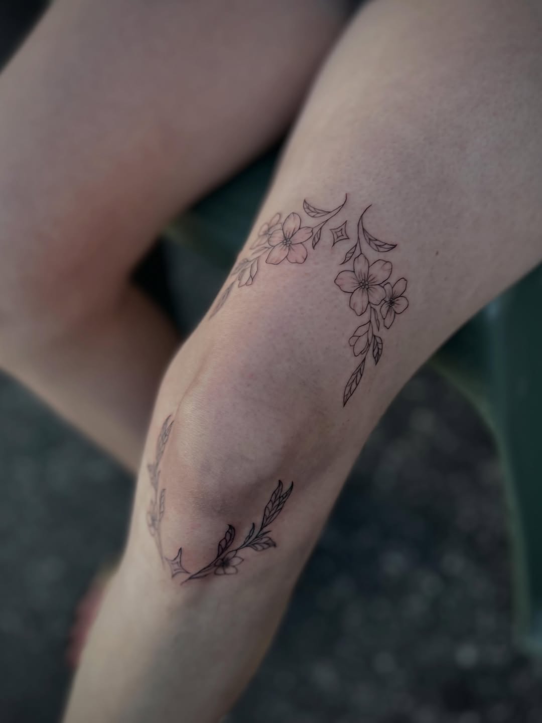 Tattoo by @lexirosetattoo โ fine_line