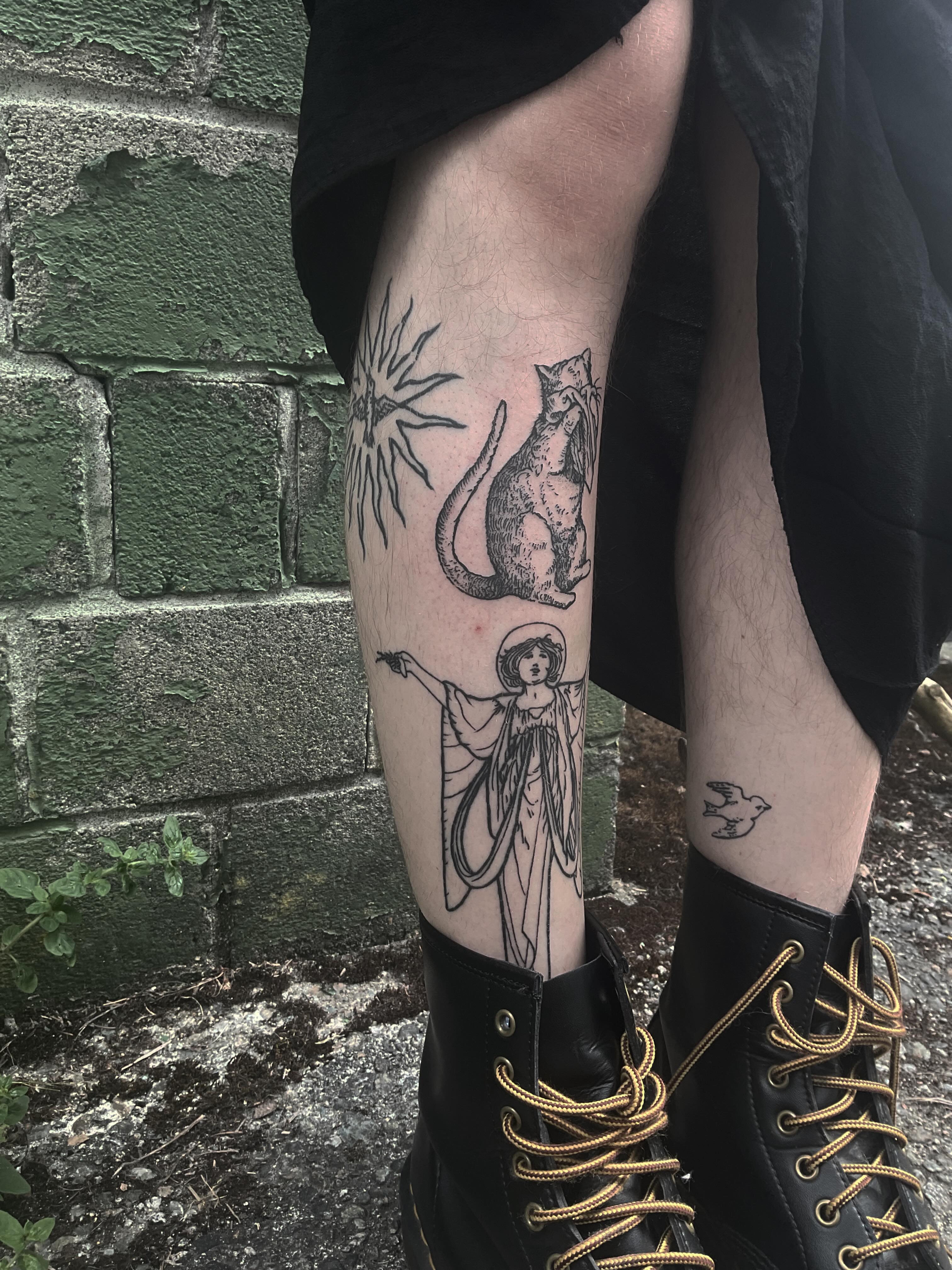 Cat and sun realism tattoo on the thigh by ๐ญ๐๐๐๐