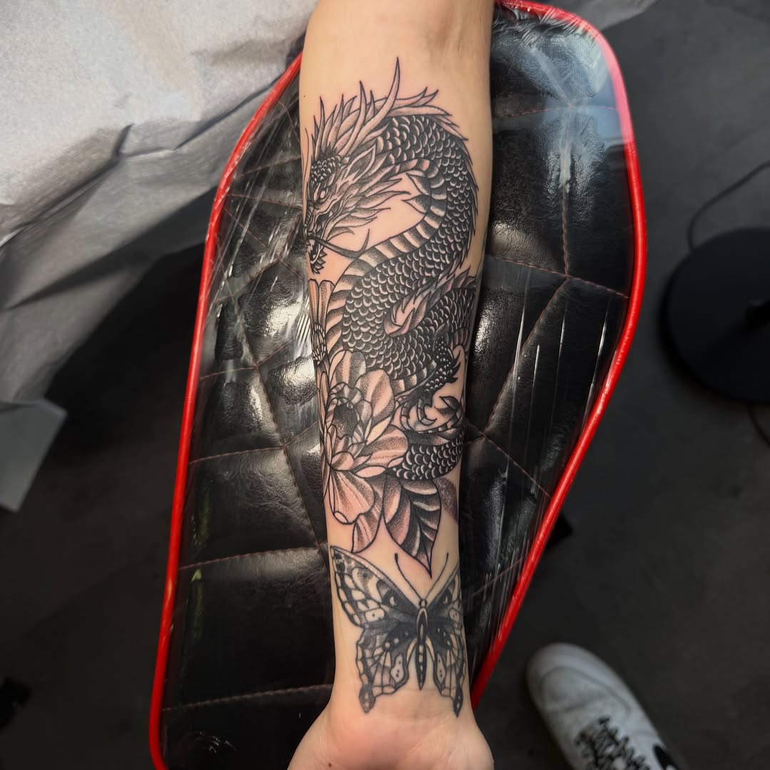 Tattoo by @unhurtt.tats — black_and_grey, japanese_irezumi
