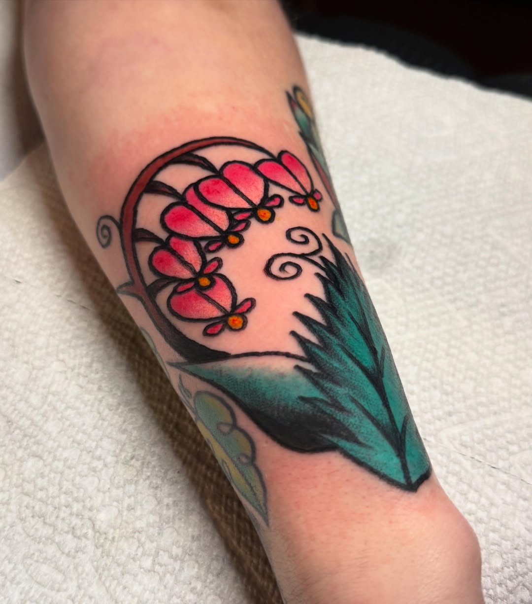 Tattoo by @lindsayloutat2 — american_traditional