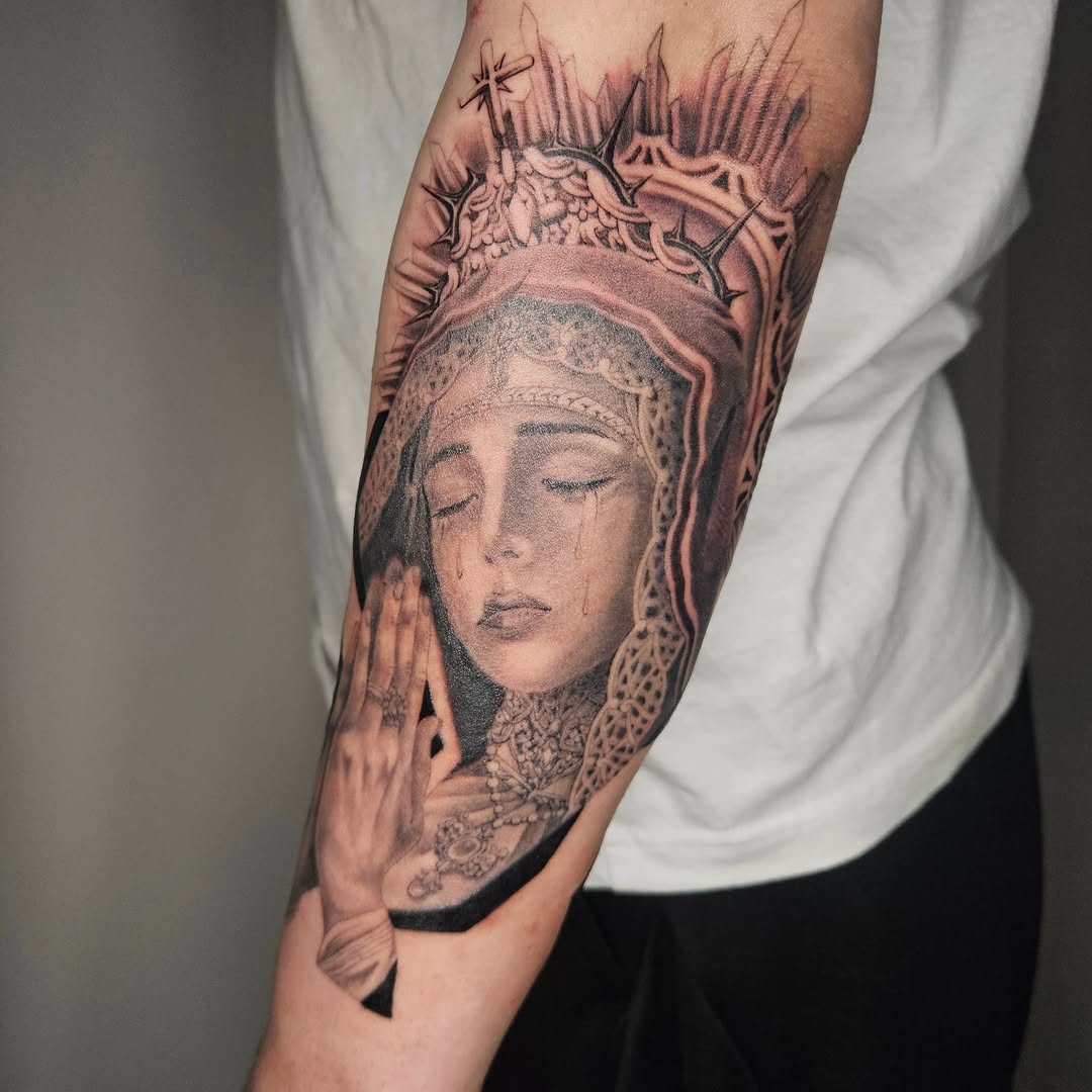 Virgin Mary praying realism tattoo on the forearm by Tattooer Hermin 허민