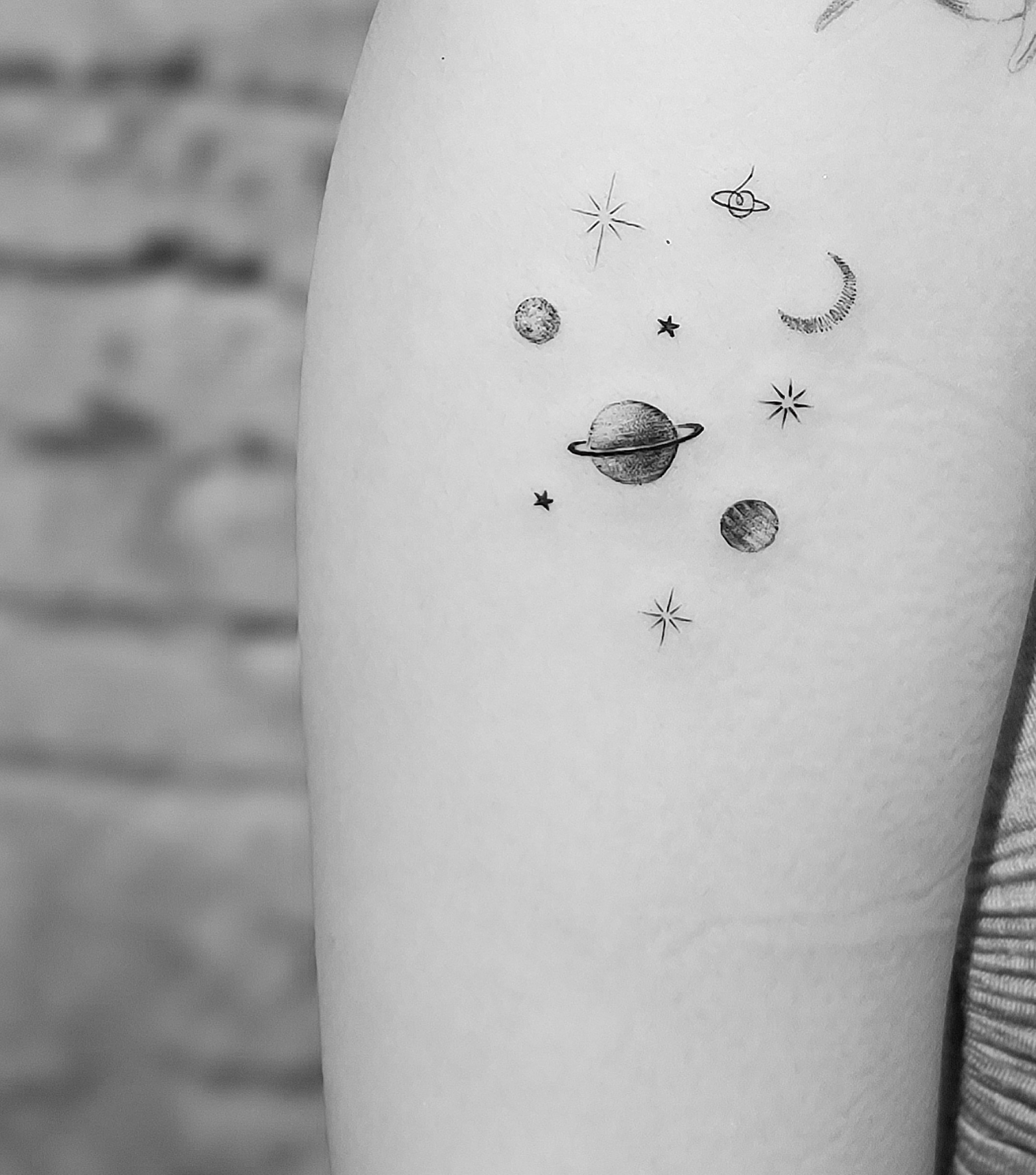 Tattoo by @nu9na_tattoo — dotwork, minimalist