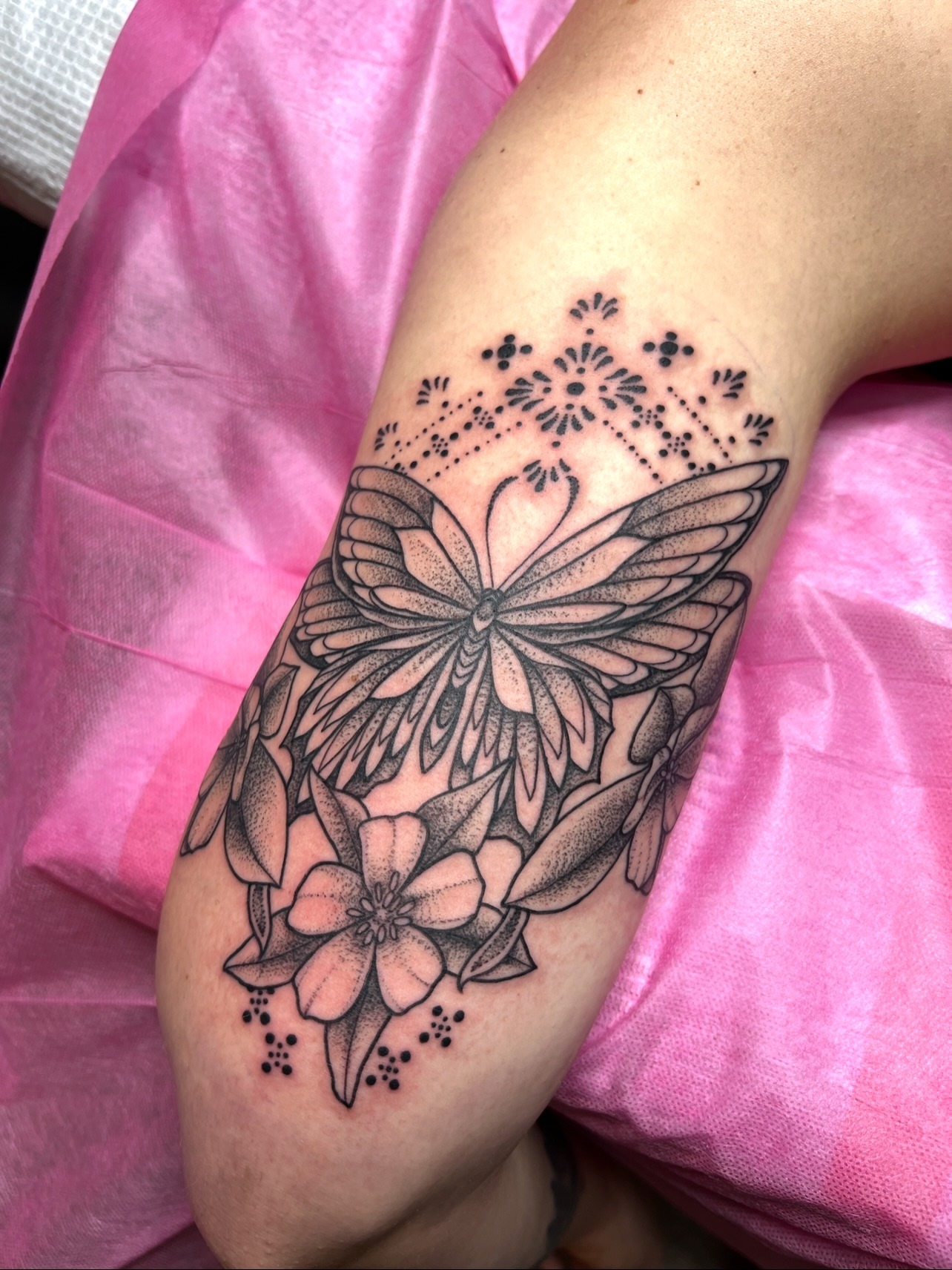 Tattoo by @brianaleflore — dotwork, black_and_grey