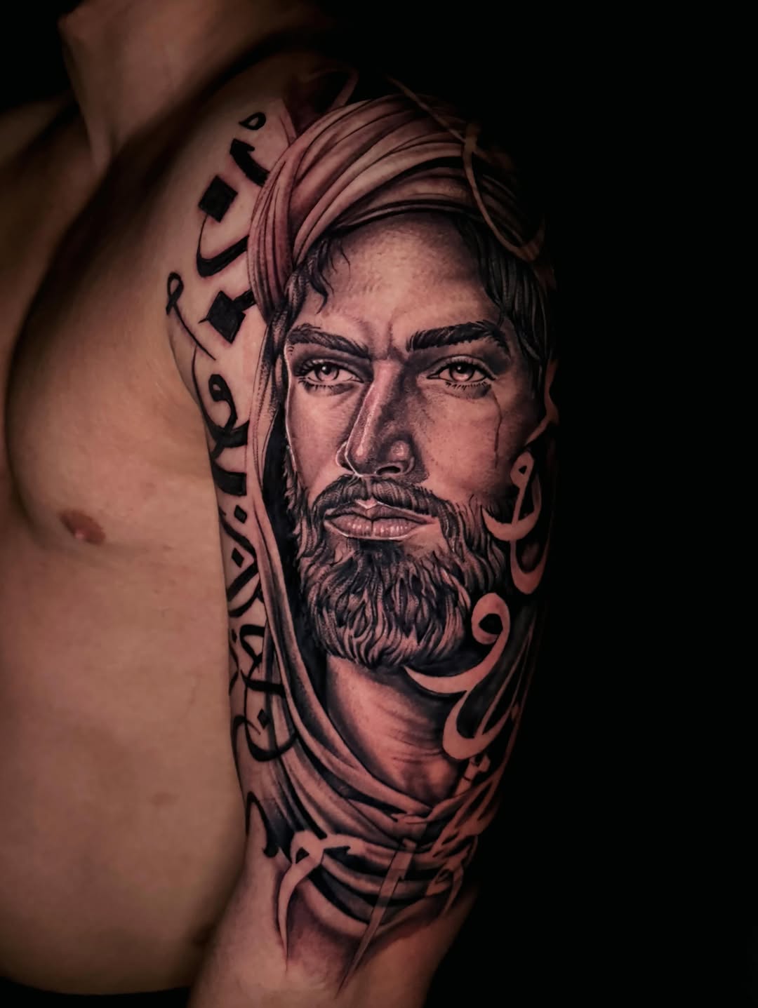 Portrait with arabic calligraphy Chicano tattoo on the shoulder by ☆ LULU ☆ Licence No. 108595