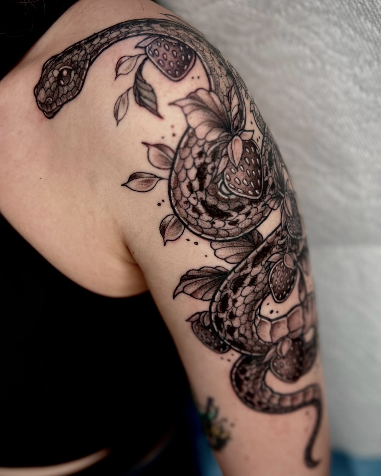 Tattoo by @olympe_ktattoos — black_and_grey