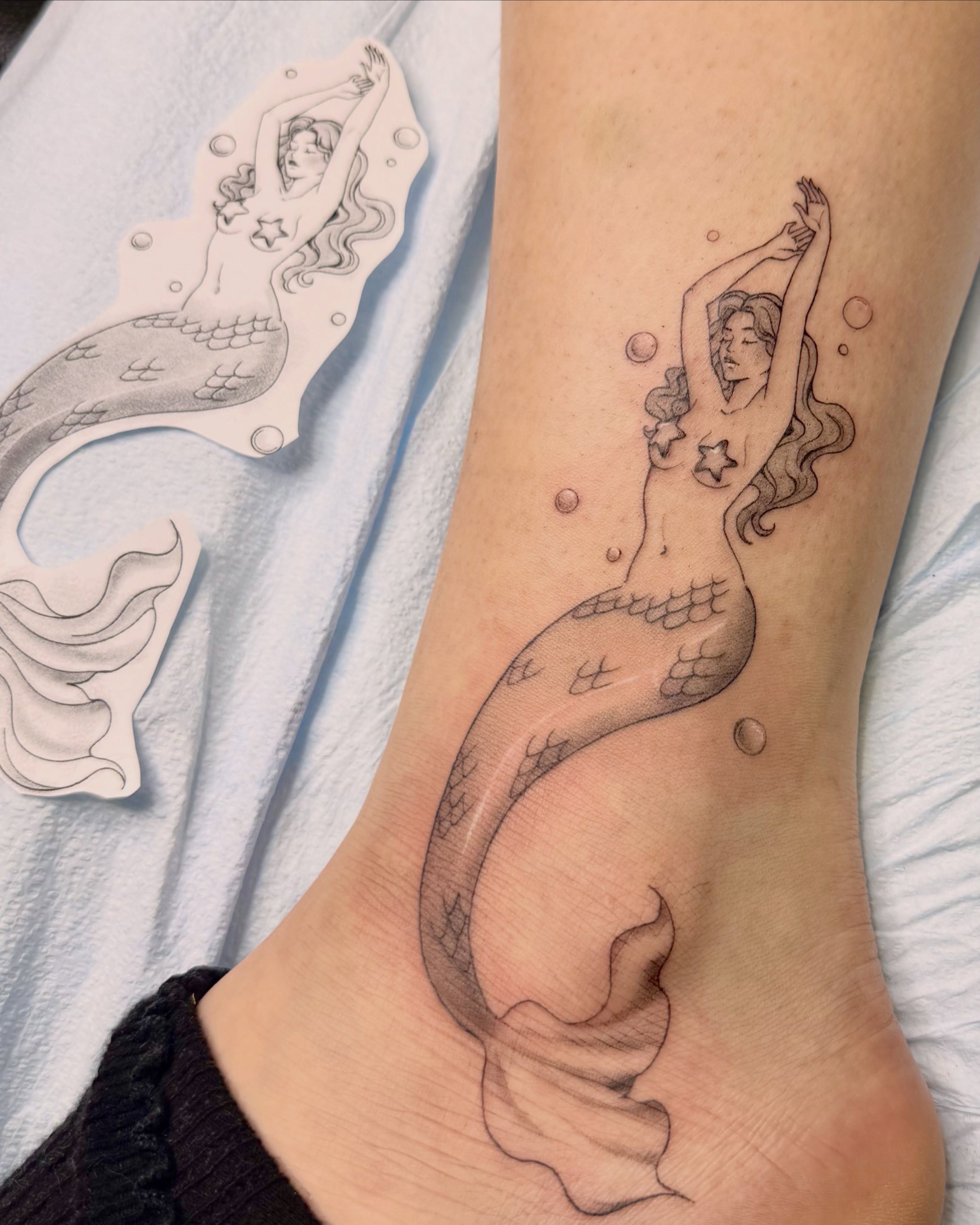 Tattoo by @suzycts — black_and_grey