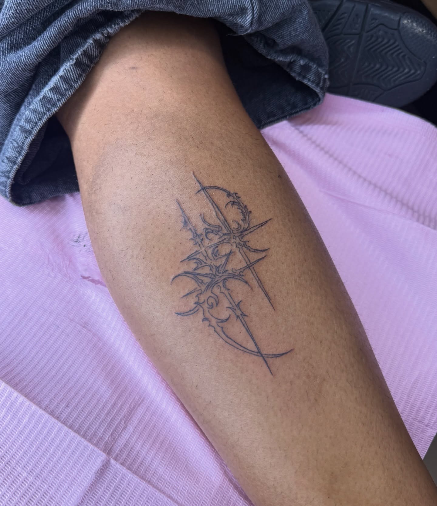 Cross with ornate details black and grey tattoo on the forearm by Room 707 Tattoo 🍰🍓