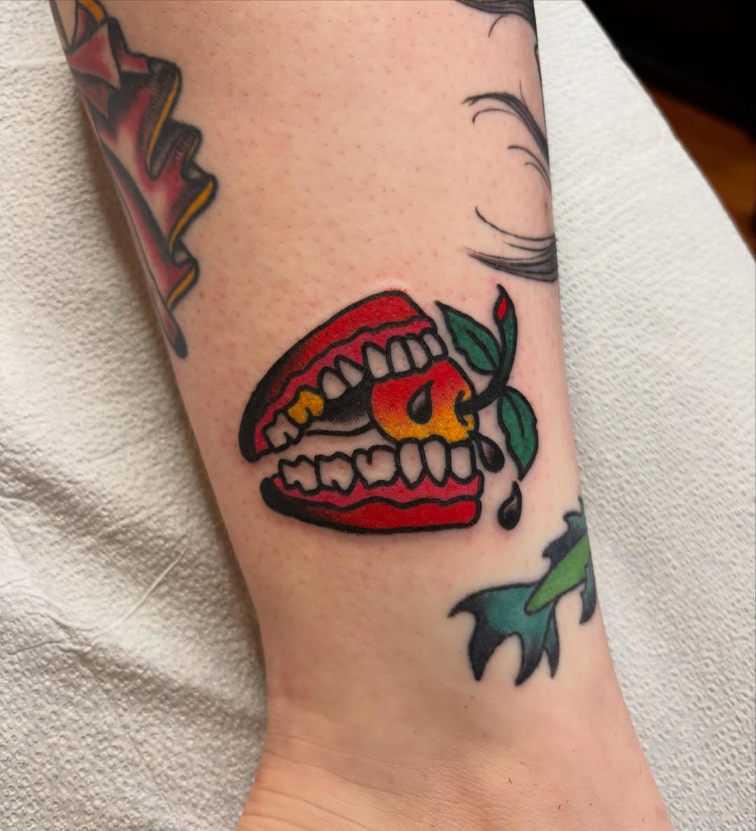 Tattoo by @mishkatraditional — american_traditional