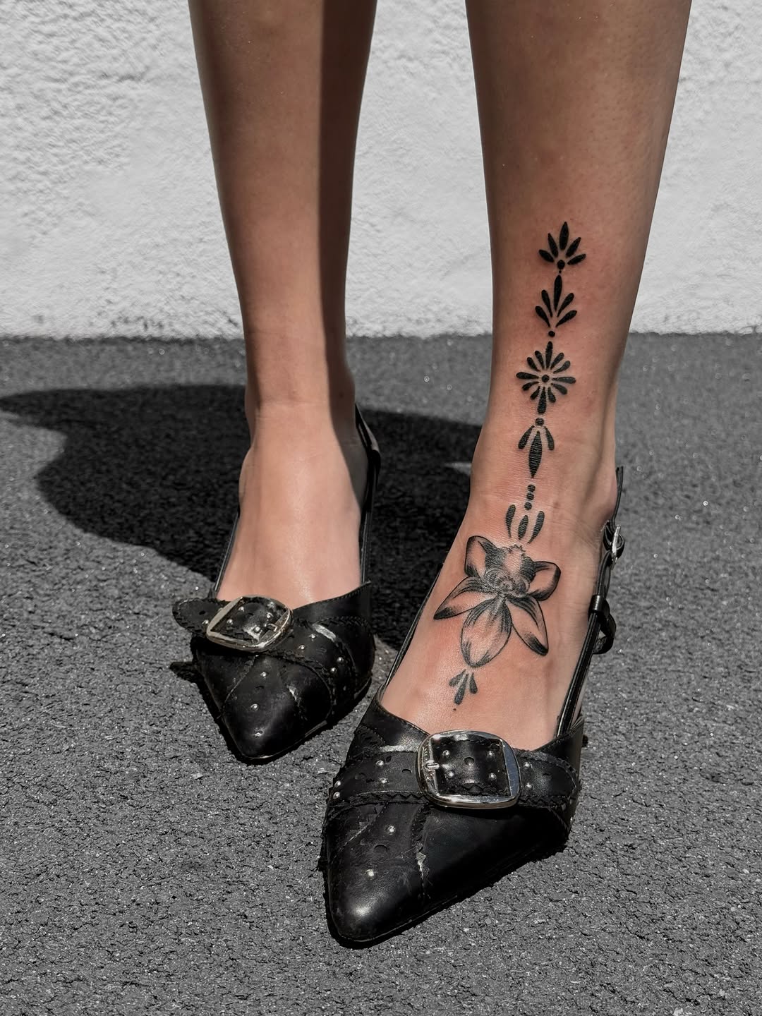 Tattoo by @avaniloutattoo — fine_line, black_and_grey