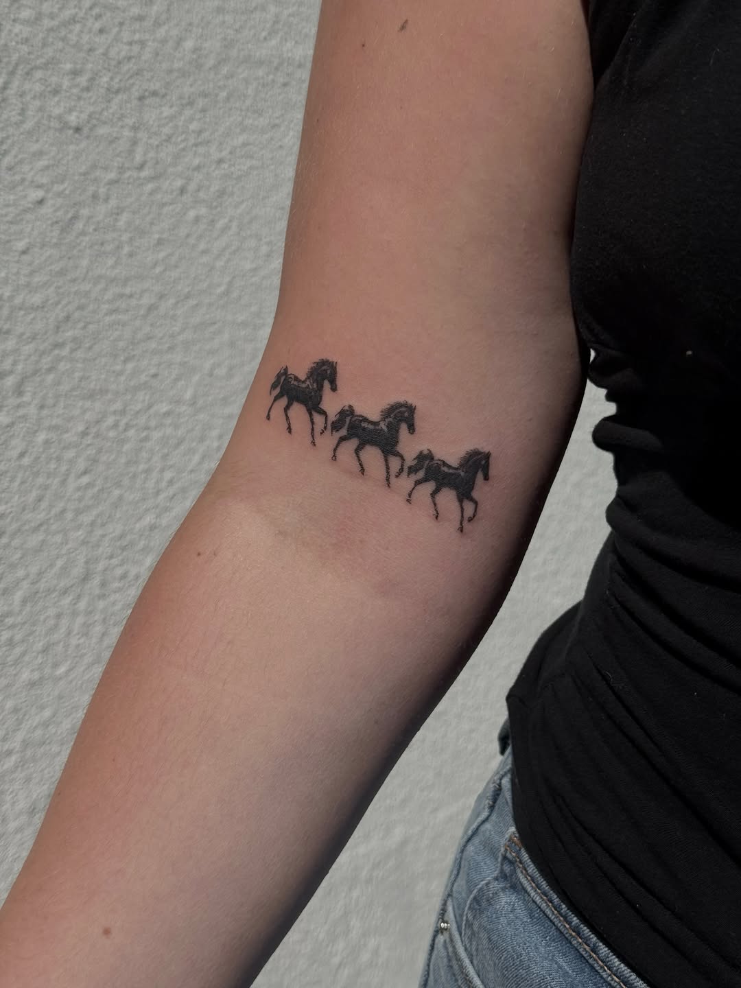 Tattoo by @avaniloutattoo — fine_line, black_and_grey