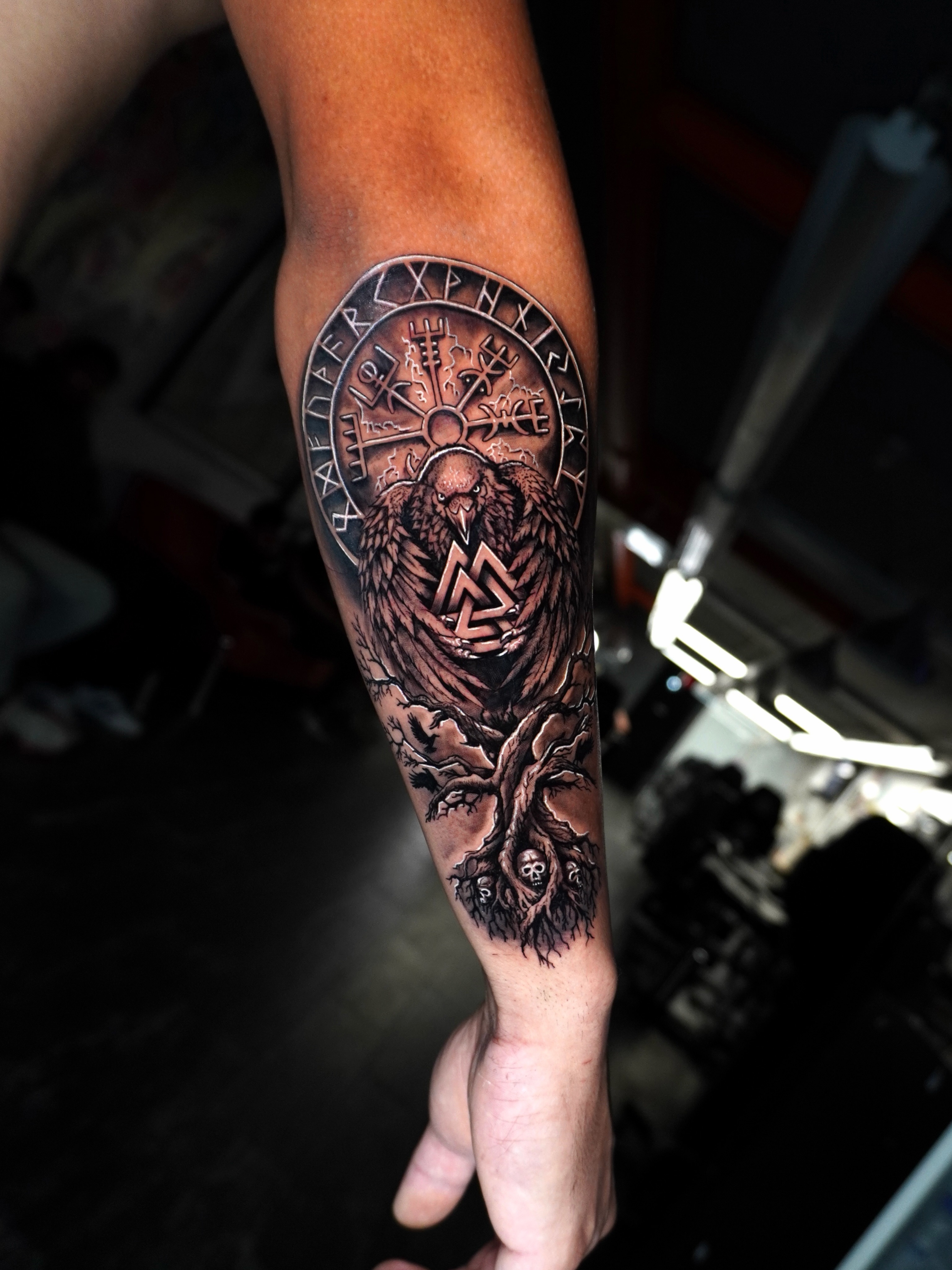Tattoo by @santostefano.tattoo โ black_and_grey, geometric