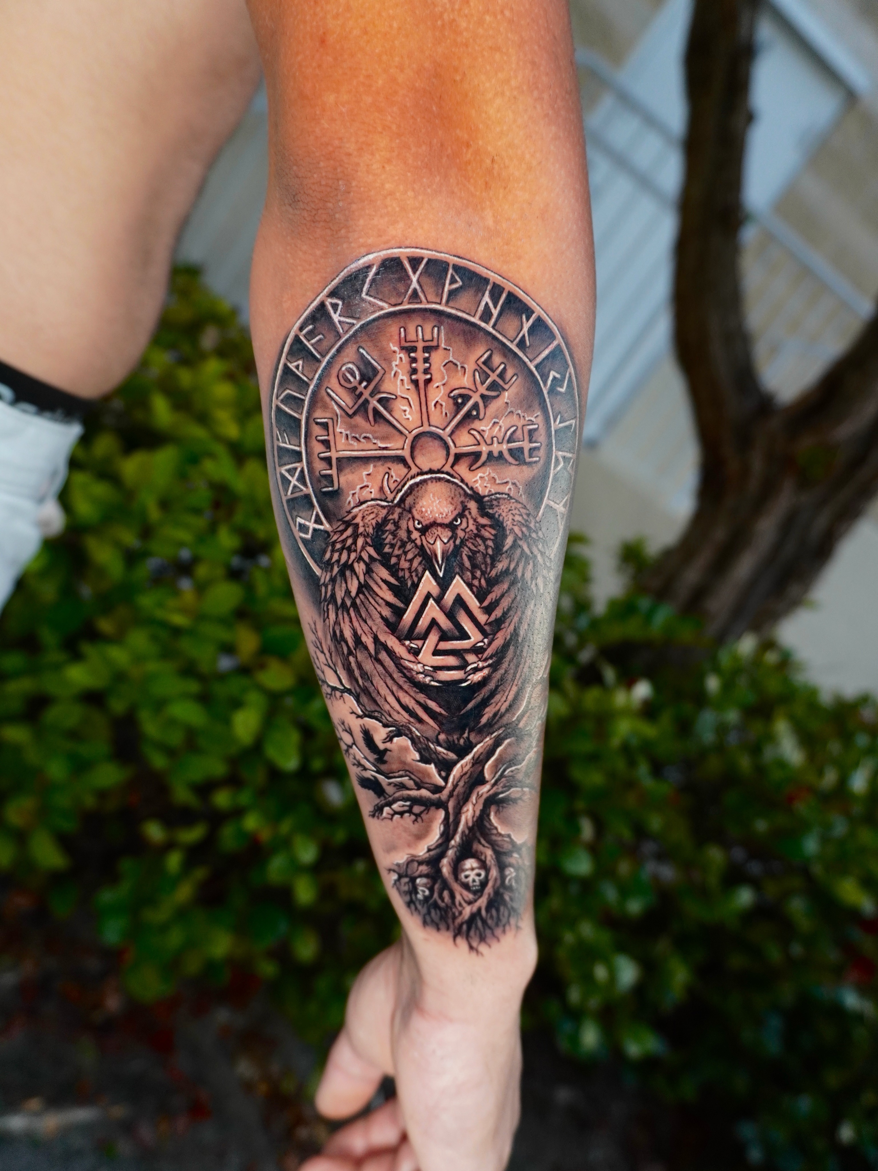 Tattoo by @santostefano.tattoo โ black_and_grey, geometric