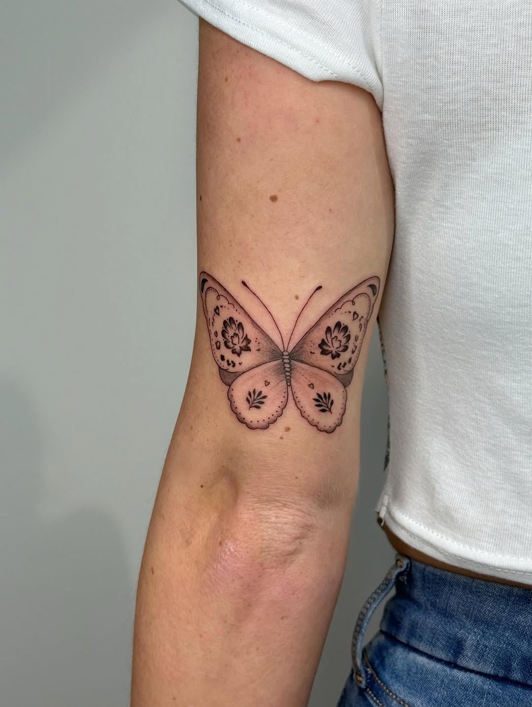 Tattoo by @inkbymercury — fine_line, black_and_grey