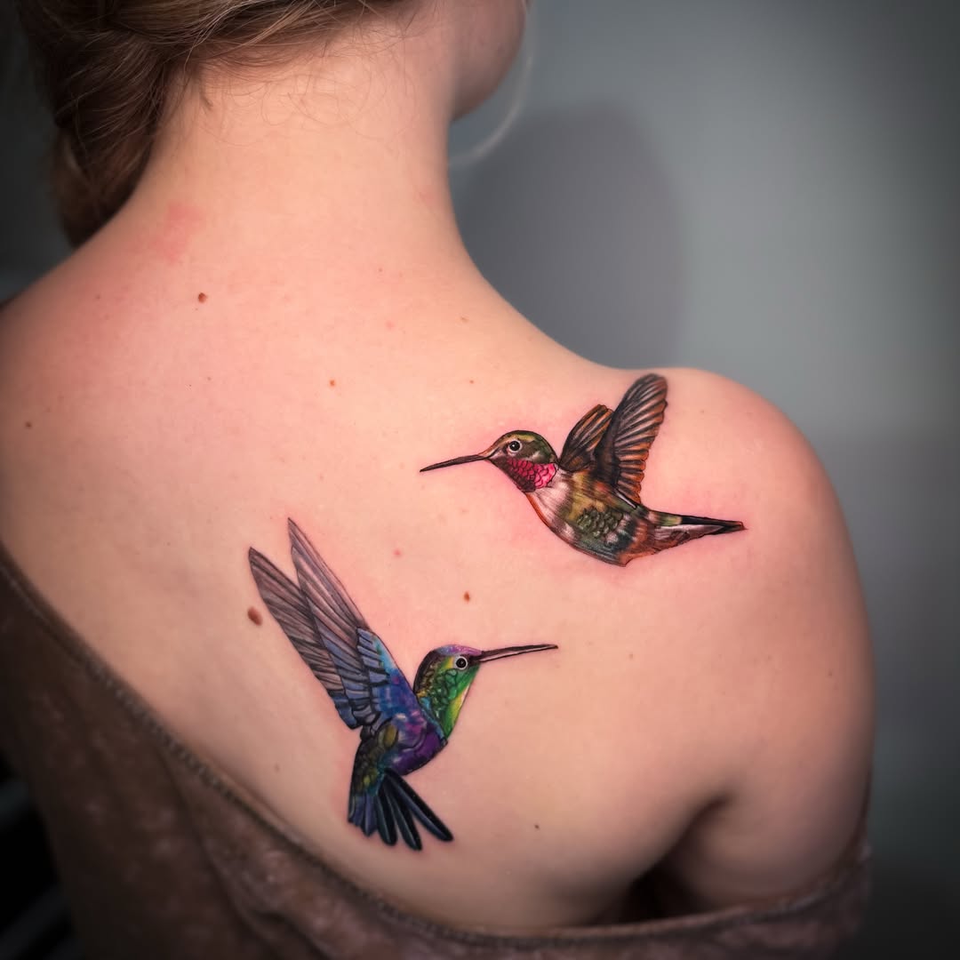 Hummingbirds realism tattoo on the shoulder by 𝕀𝕣𝕚𝕤 𝔸𝕣𝕖𝕝𝕝𝕒𝕟𝕠