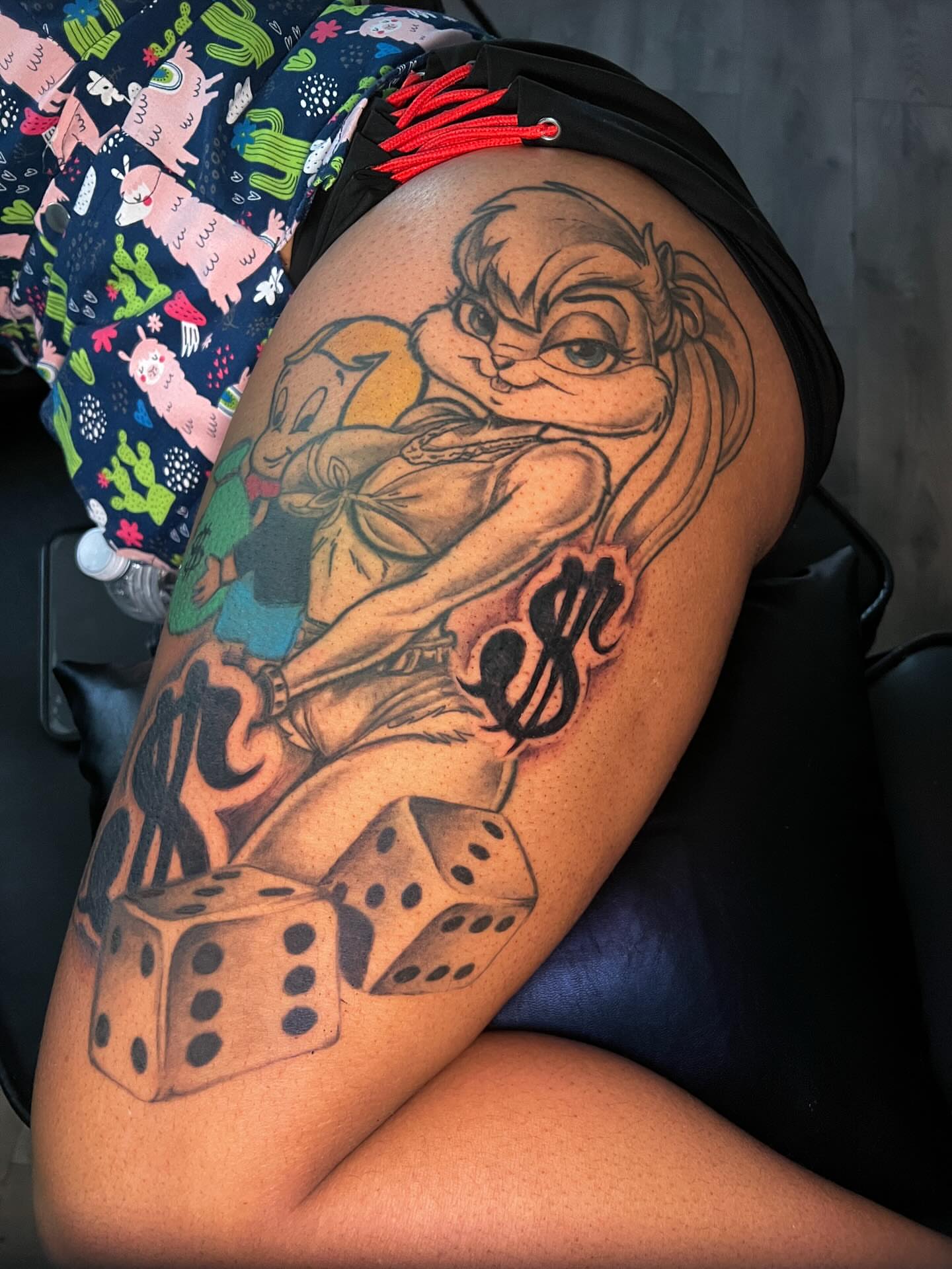 Woman with cat realism tattoo on the thigh by Justx4rt