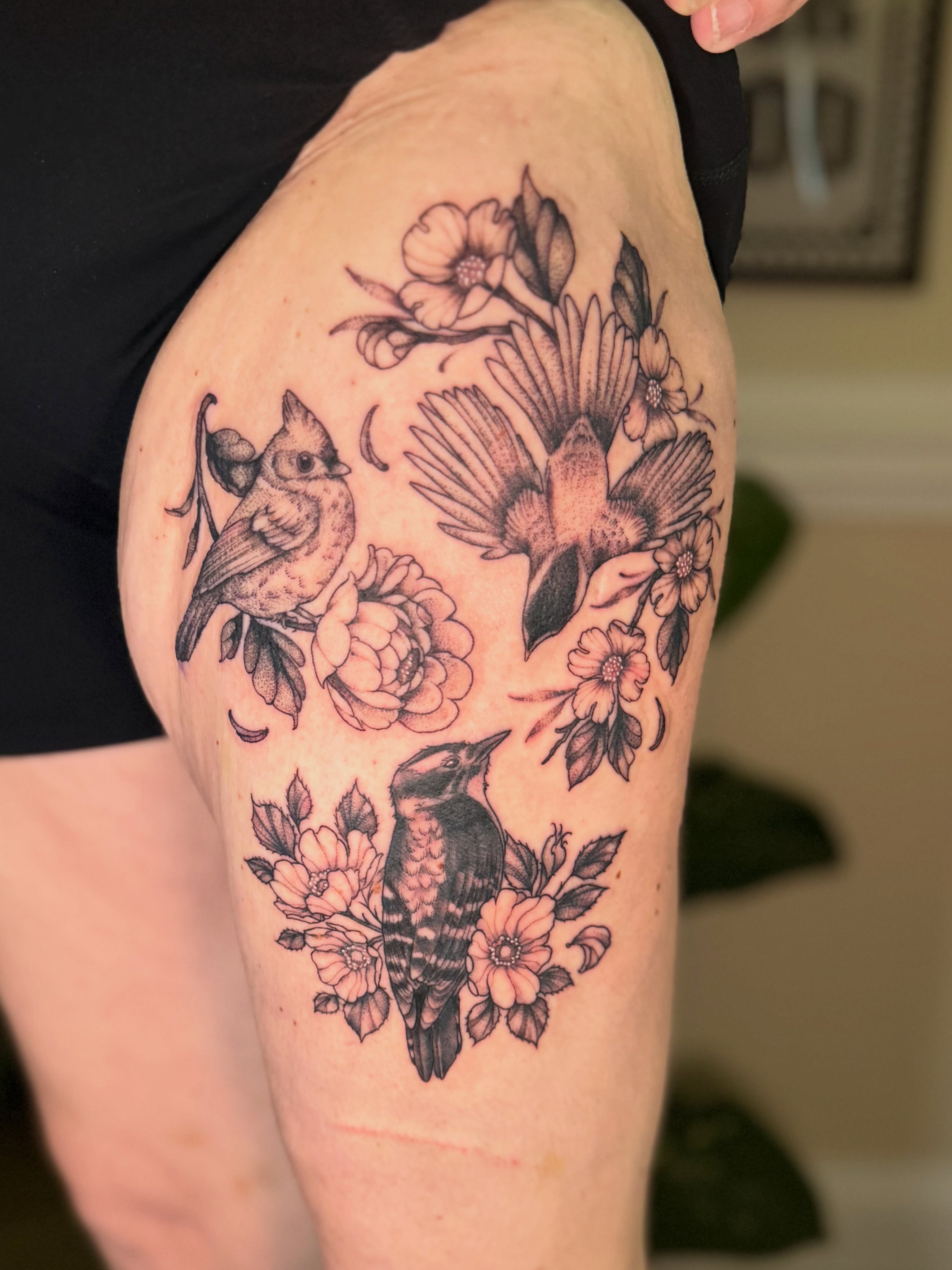 Birds and flowers realism tattoo on the thigh by Chiah