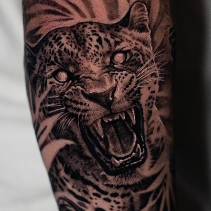 Roaring leopard realism tattoo on the forearm by Mark Vata