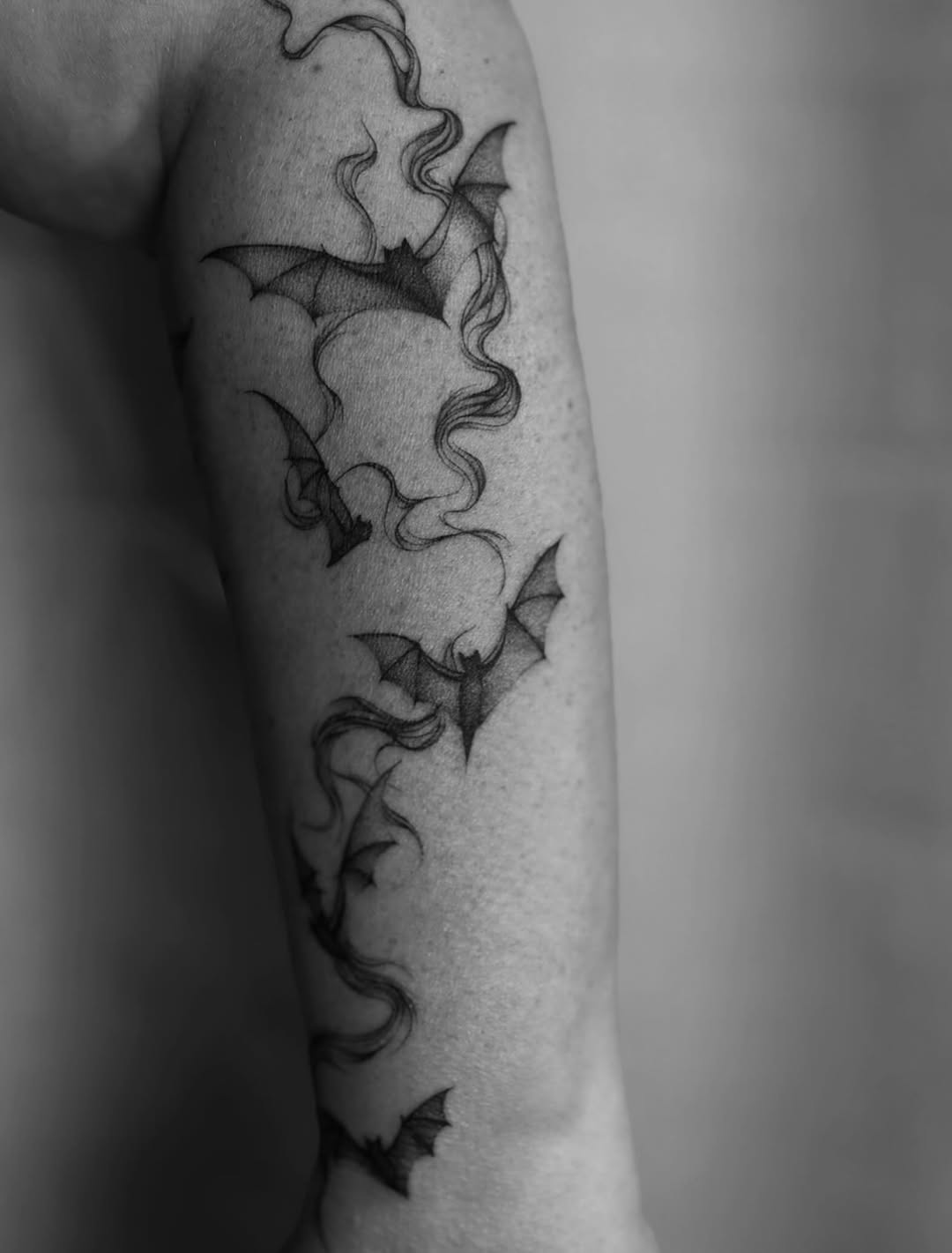 Tattoo by @lanamoontatu — fine_line, black_and_grey