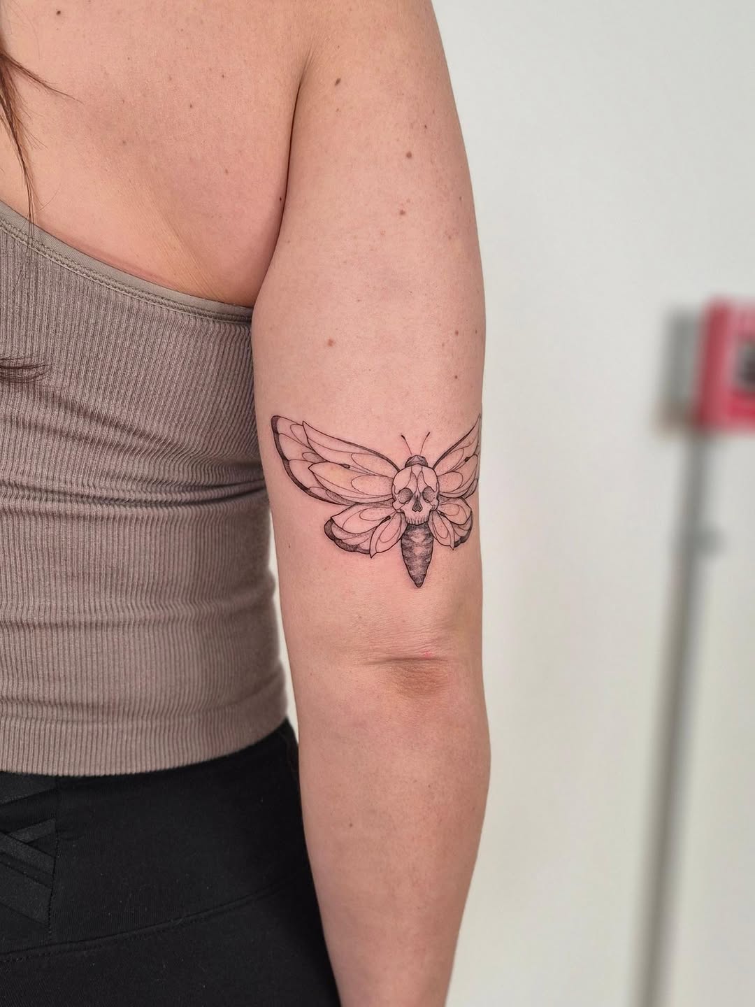 Tattoo by @cambodiancupcake โ fine_line, black_and_grey