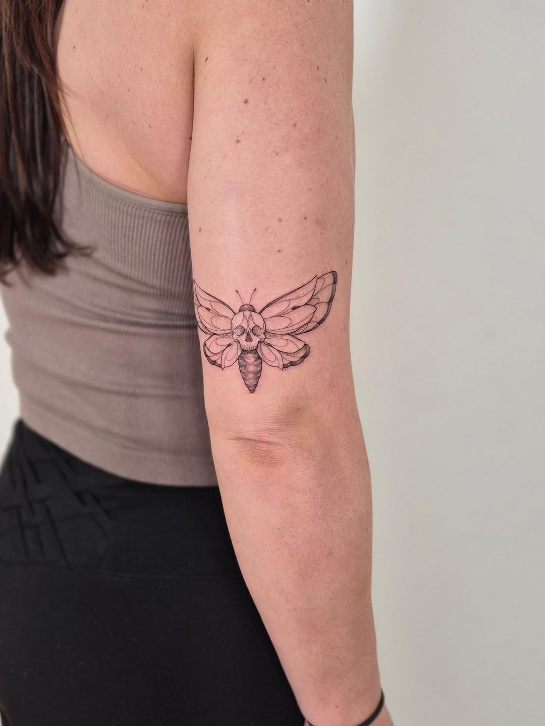 Tattoo by @cambodiancupcake โ fine_line, black_and_grey