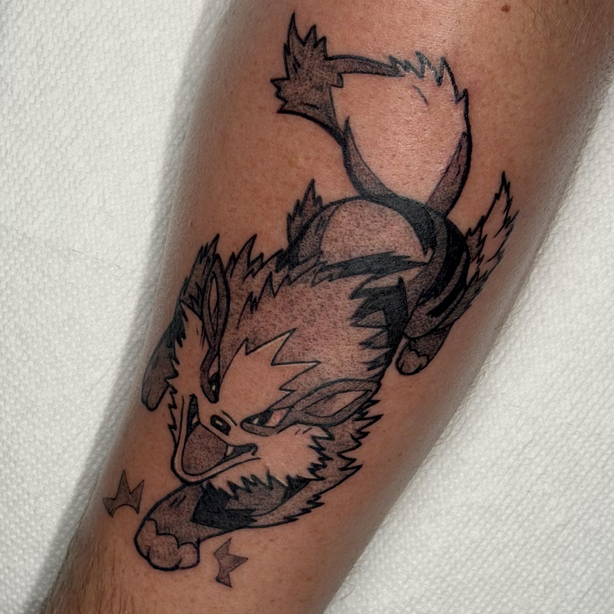 Wolf black and grey tattoo on the forearm by Kenneth Prince