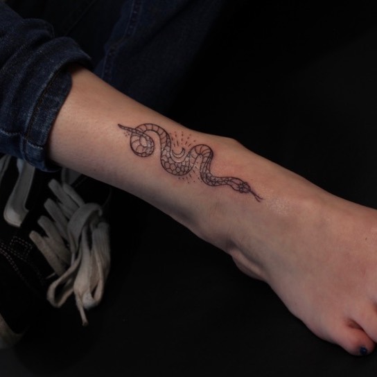 Tattoo by @mamaearthtone — fine_line, minimalist