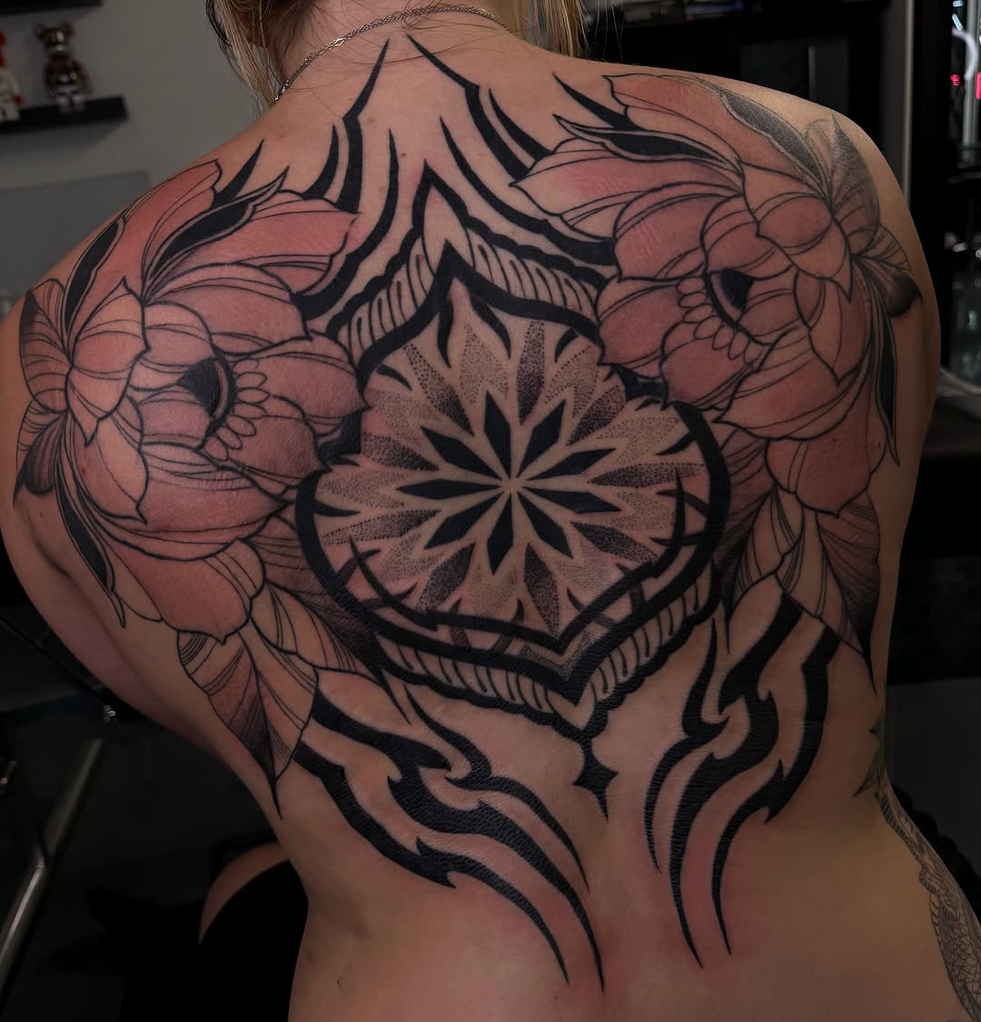 Floral mandala dotwork tattoo on the back by Melissa "Lotuss" Chan