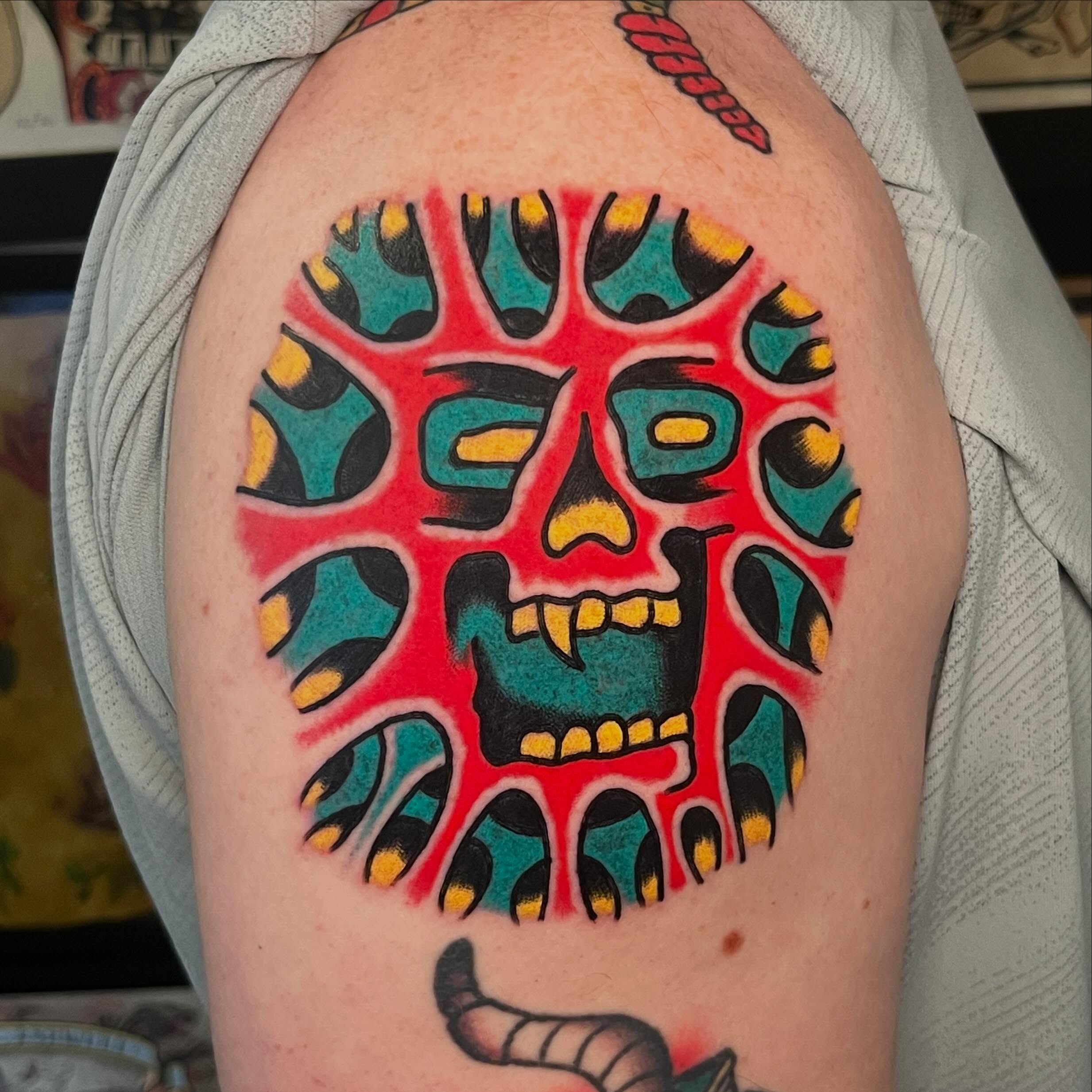 Skull American traditional tattoo on the shoulder by Rizzo