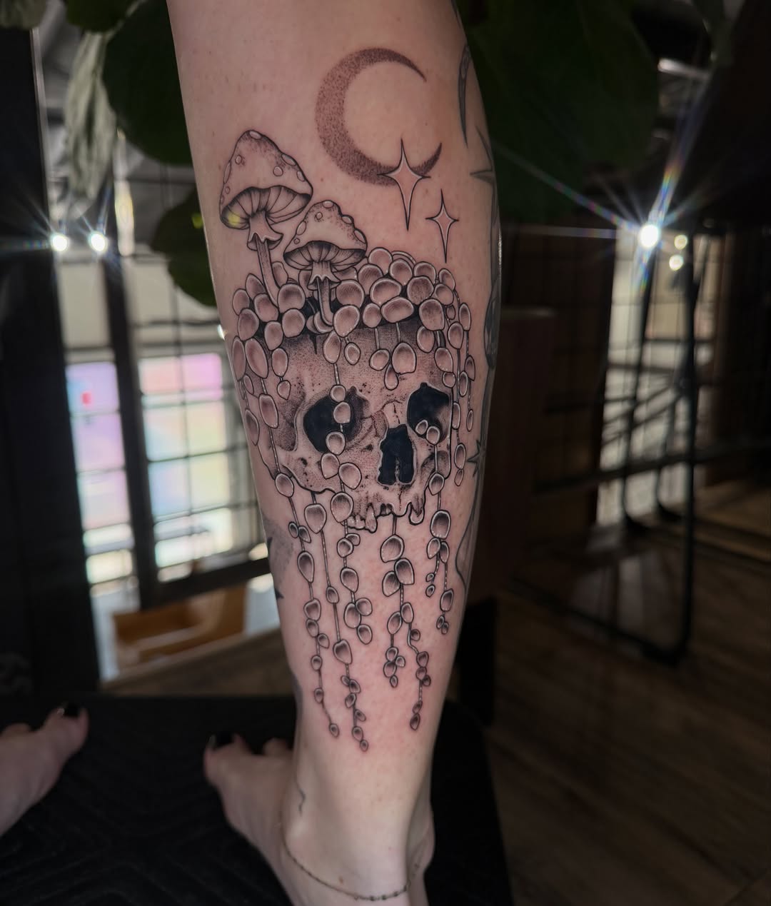 Tattoo by @maliaacarrasco β black_and_grey, dotwork