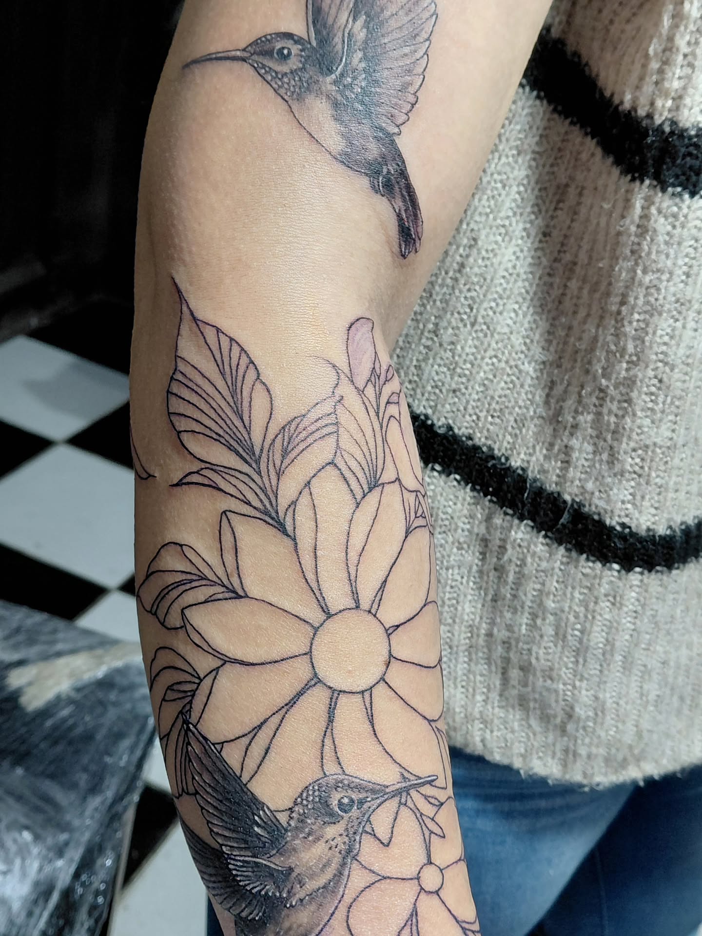 Hummingbird and flower realism tattoo on the forearm by Jose Rodriguez