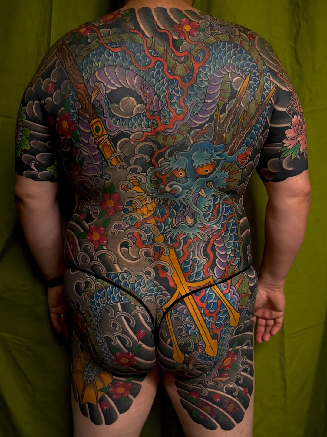 Dragon and flowers Japanese tattoo on the back by Kenny Waizumi ๐