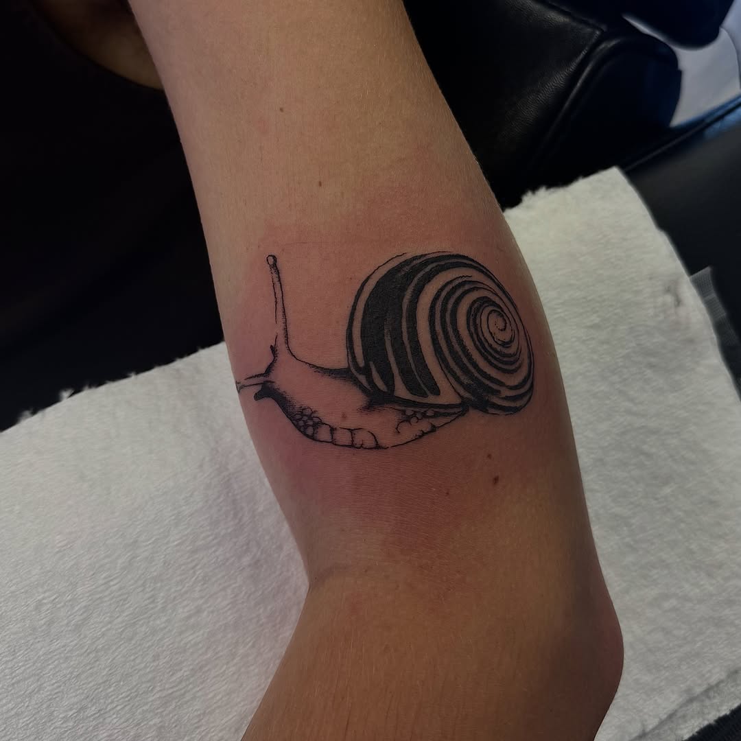 Tattoo by @kat.b.tattoos โ black_and_grey, illustrative