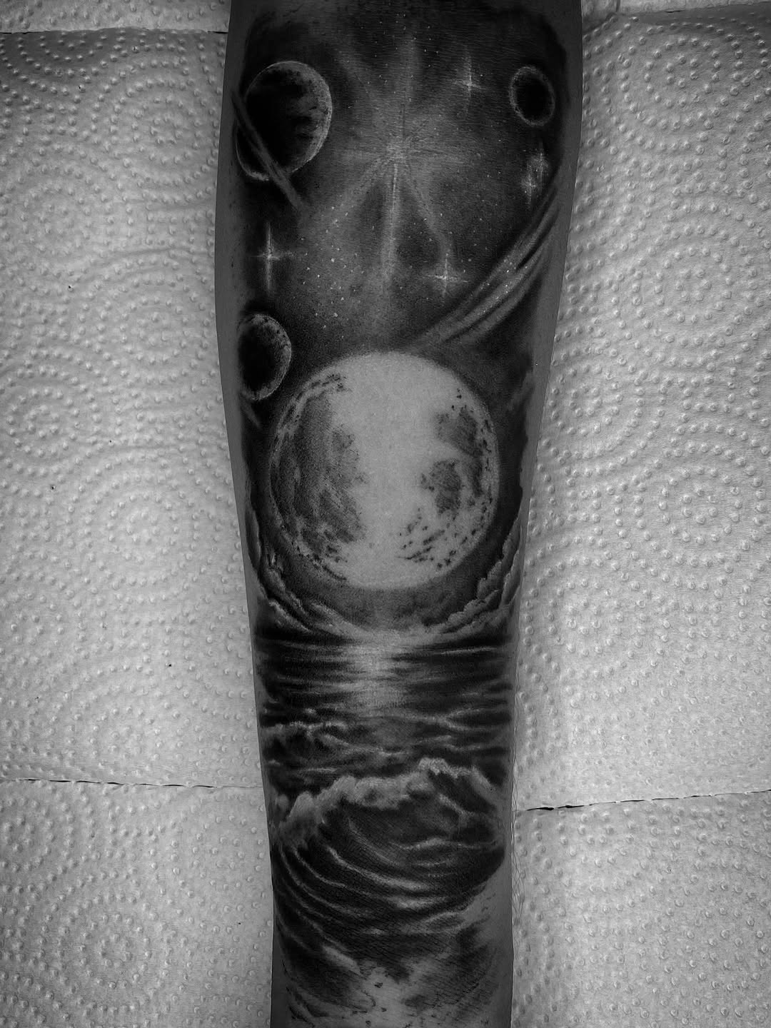 Tattoo by @garotodatatuagem — realism, black_and_grey