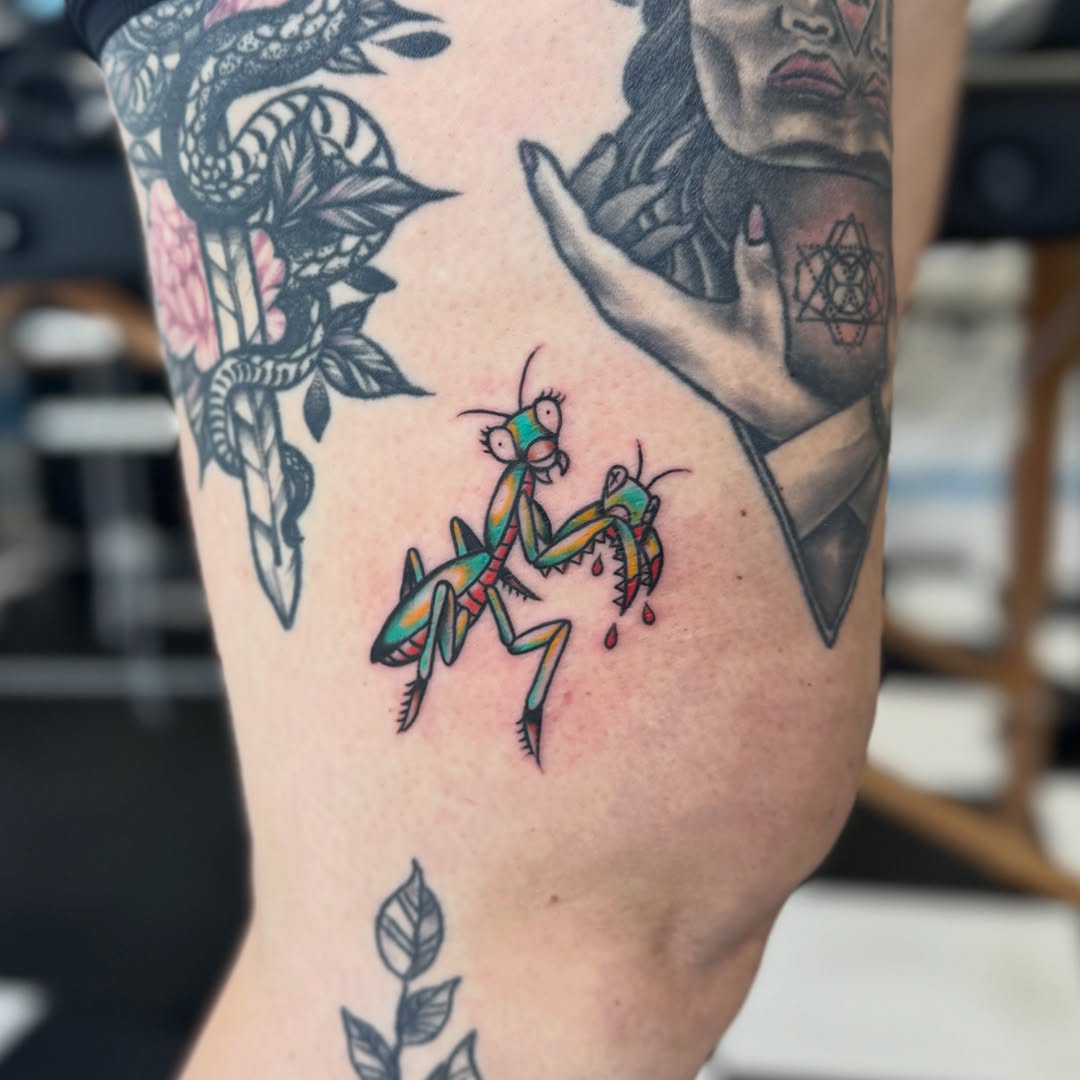 Praying mantis American traditional tattoo on the forearm by Béle Benard