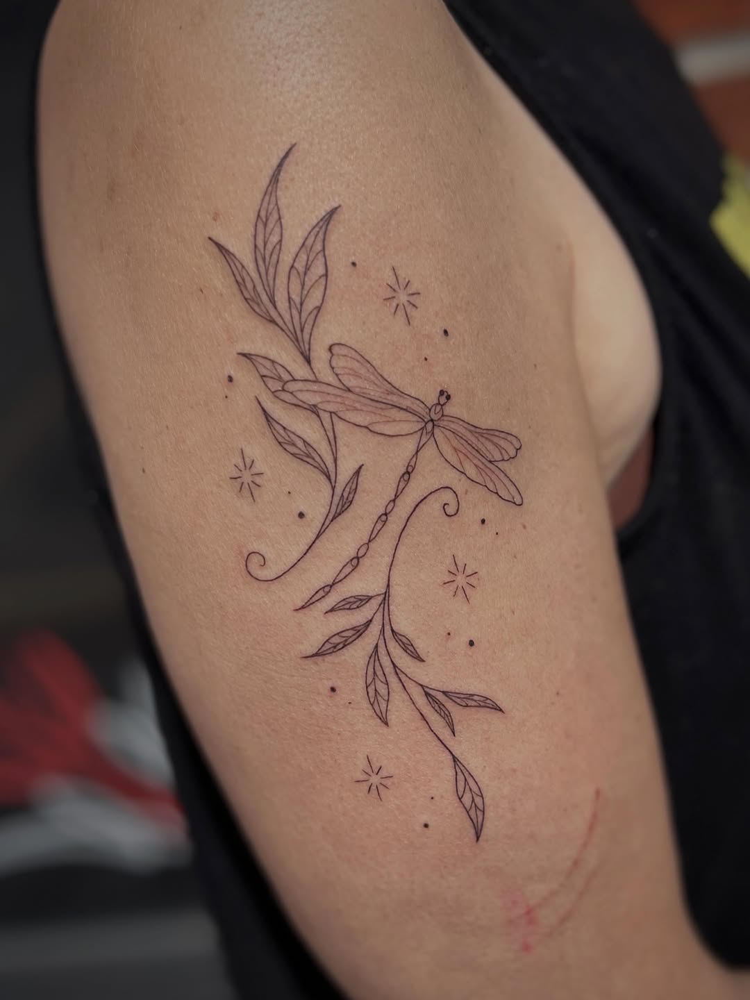 Tattoo by @lexirosetattoo โ fine_line, minimalist