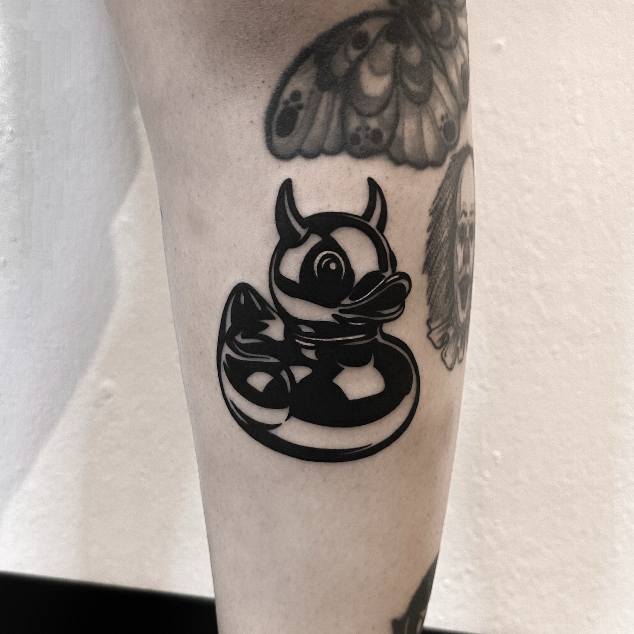 Tattoo by @beirxtt — black_and_grey