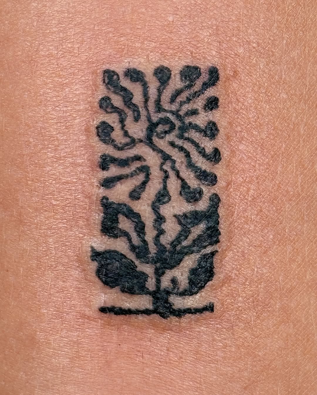 Tattoo by @____e_d_e_n____ — blackwork, geometric