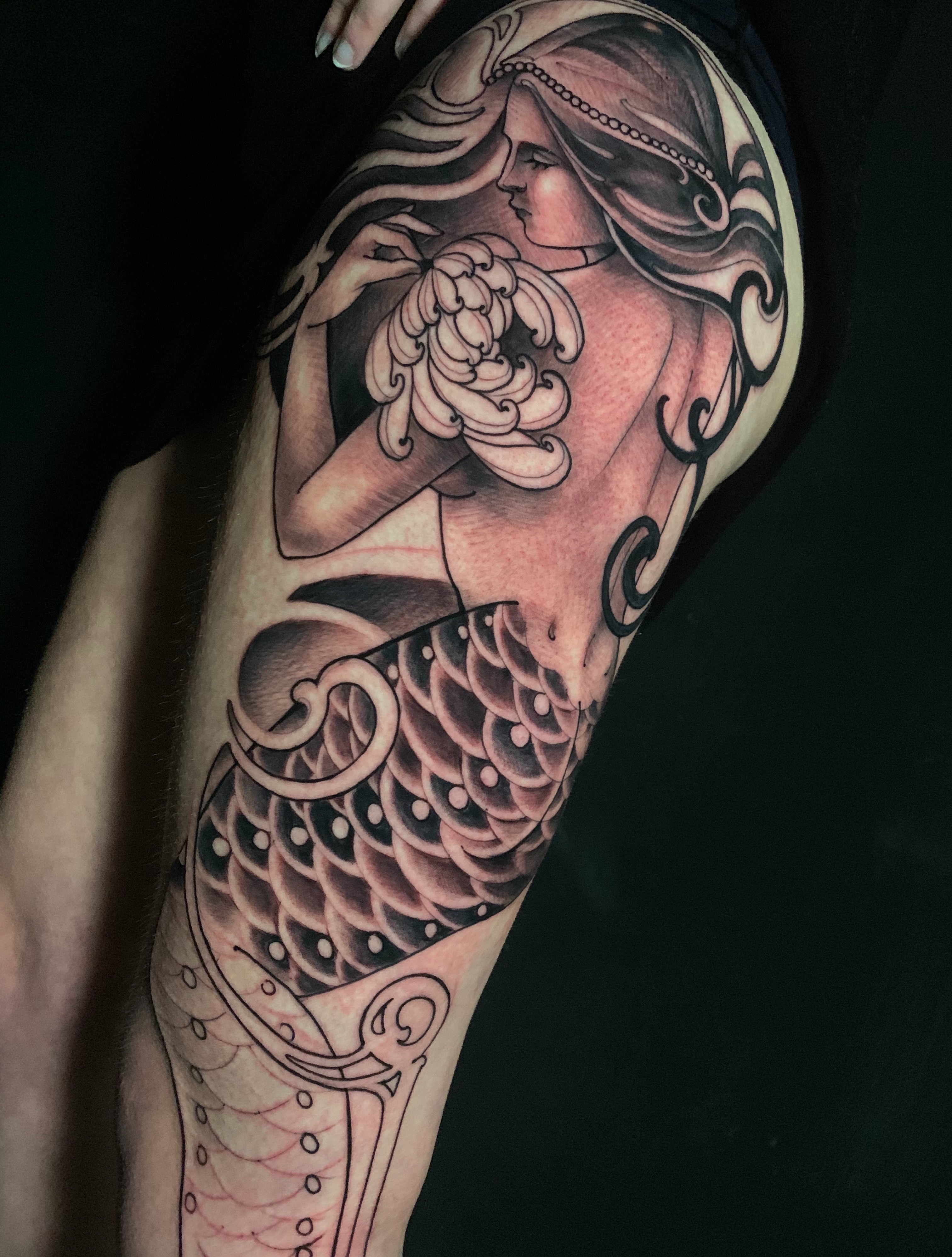 Mermaid realism tattoo on the forearm by Lorena Borges Gomes