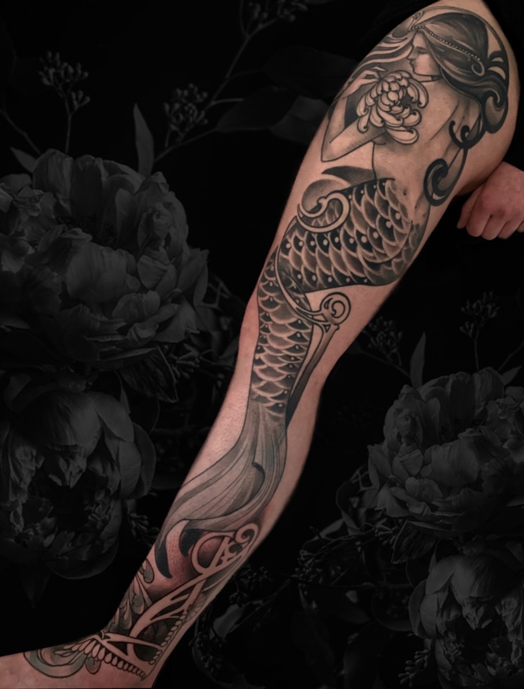 Mermaid japanese irezumi tattoo on the forearm by Lorena Borges Gomes