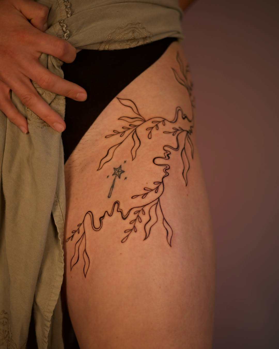 Branch and star fine line tattoo on the thigh by Jess