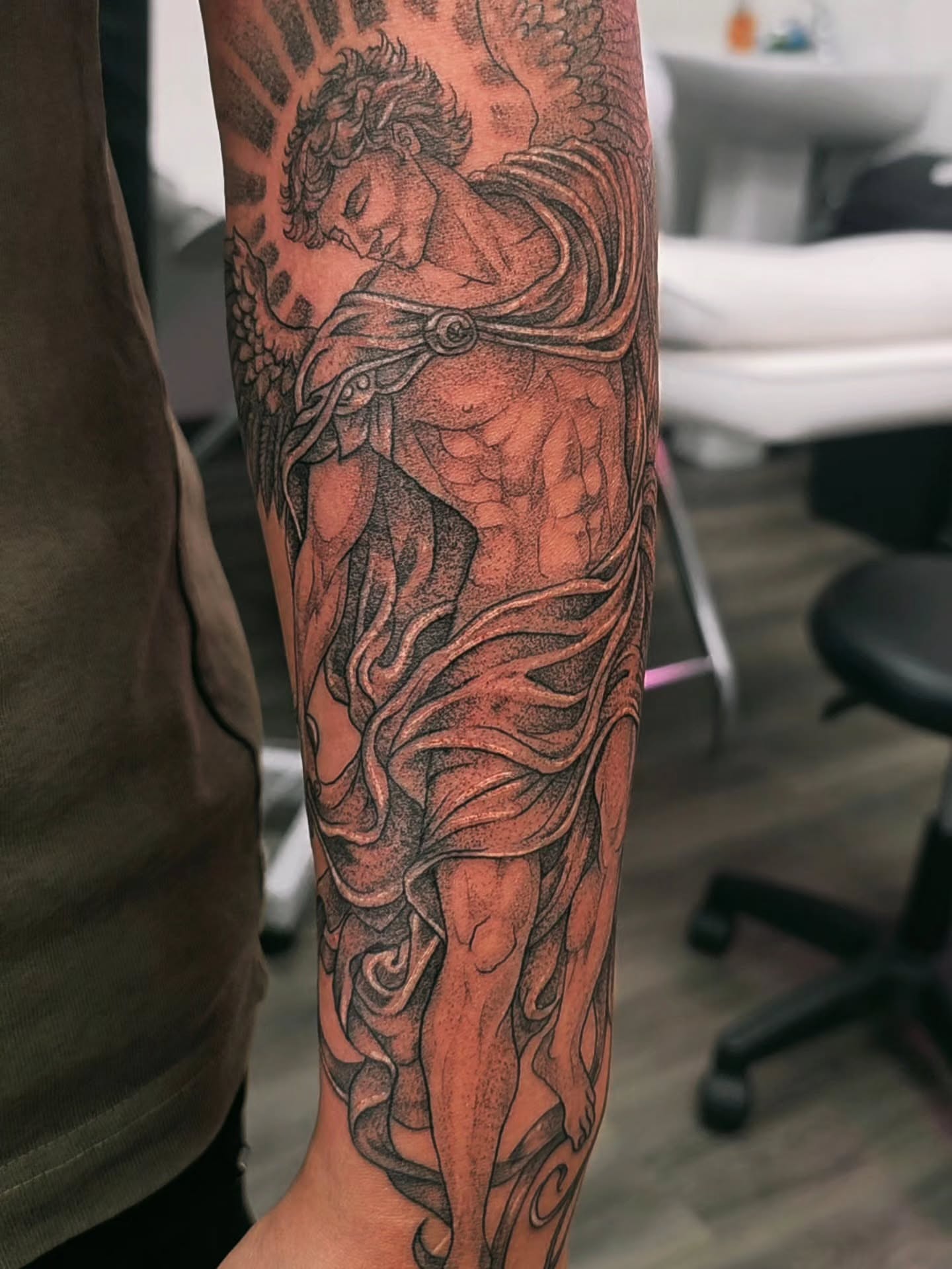 Tattoo by @robby_patiu — dotwork, realism