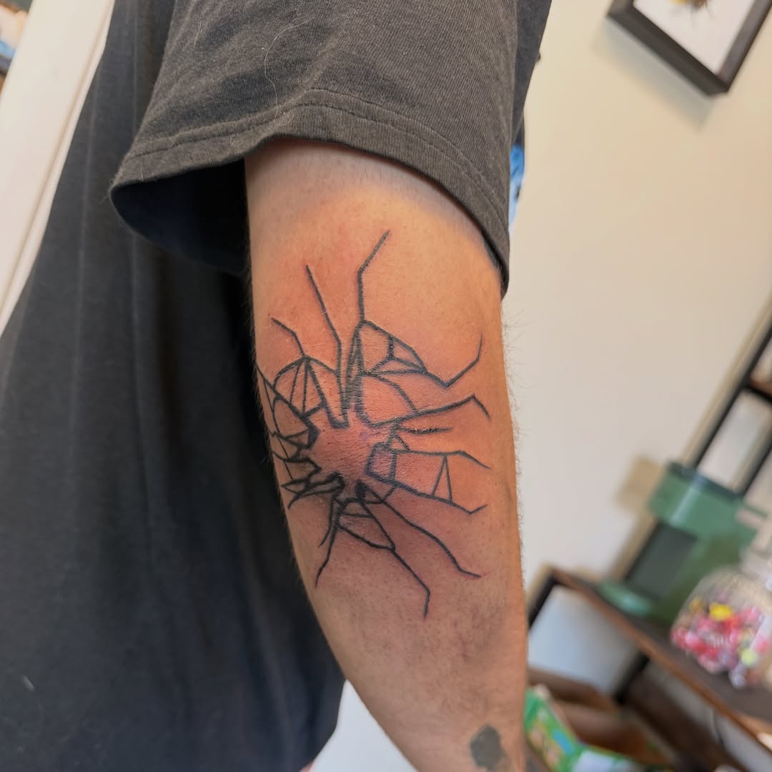 Tattoo by @mylenemassacre — geometric