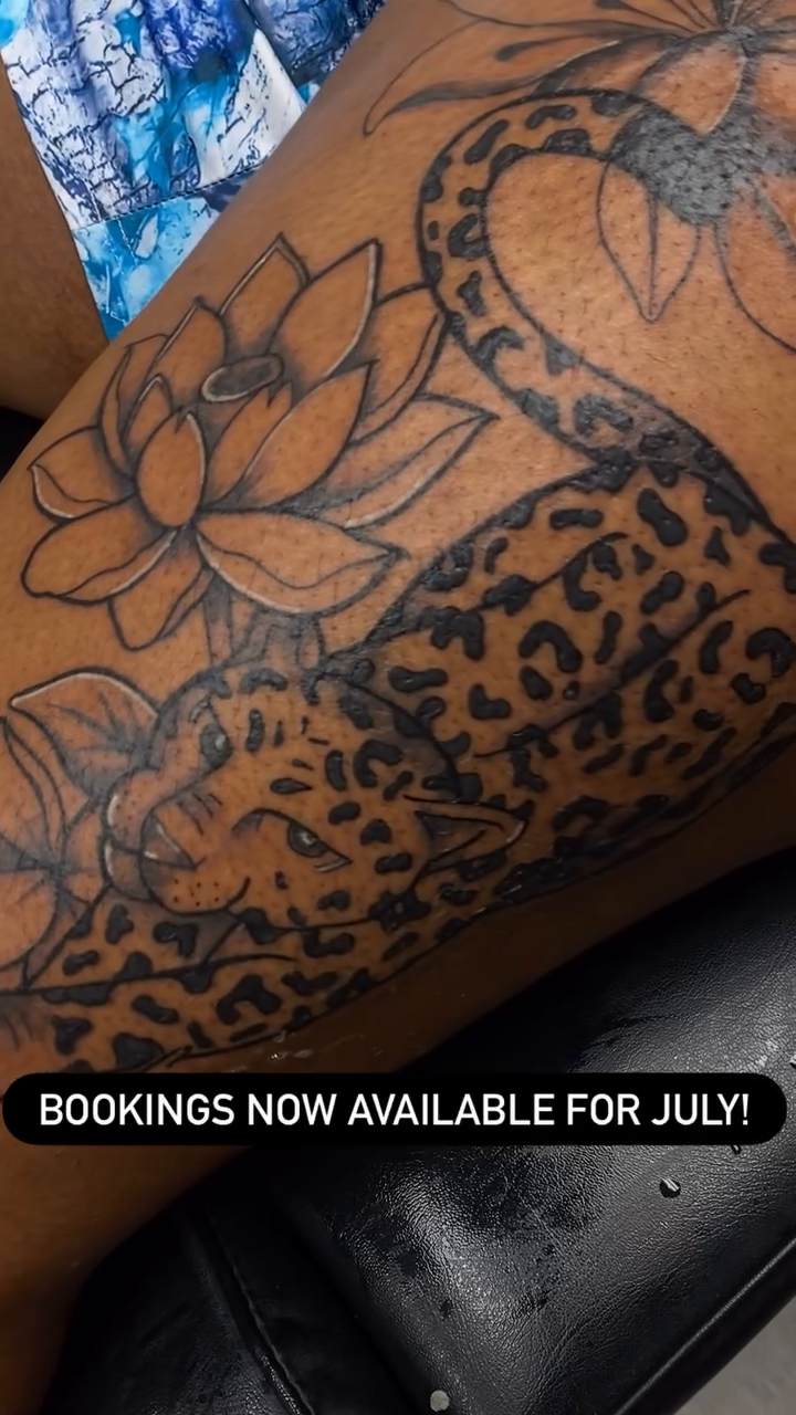 Leopard and lotus flowers on thigh realism tattoo on the upper arm by Mariš¤, Chicago, Illinois